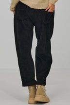 Breitcordhose mit elastischem Bund, schwarz