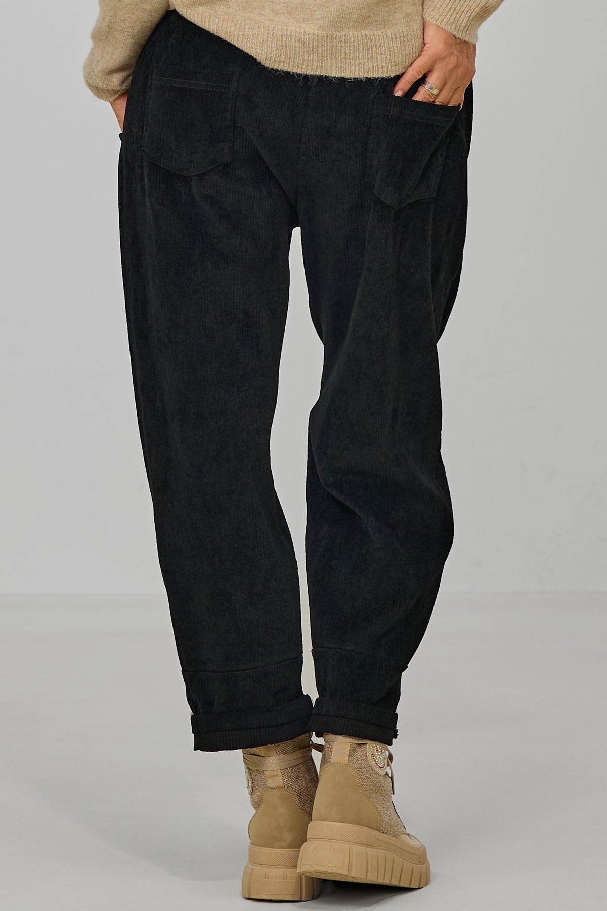 Breitcordhose mit elastischem Bund, schwarz