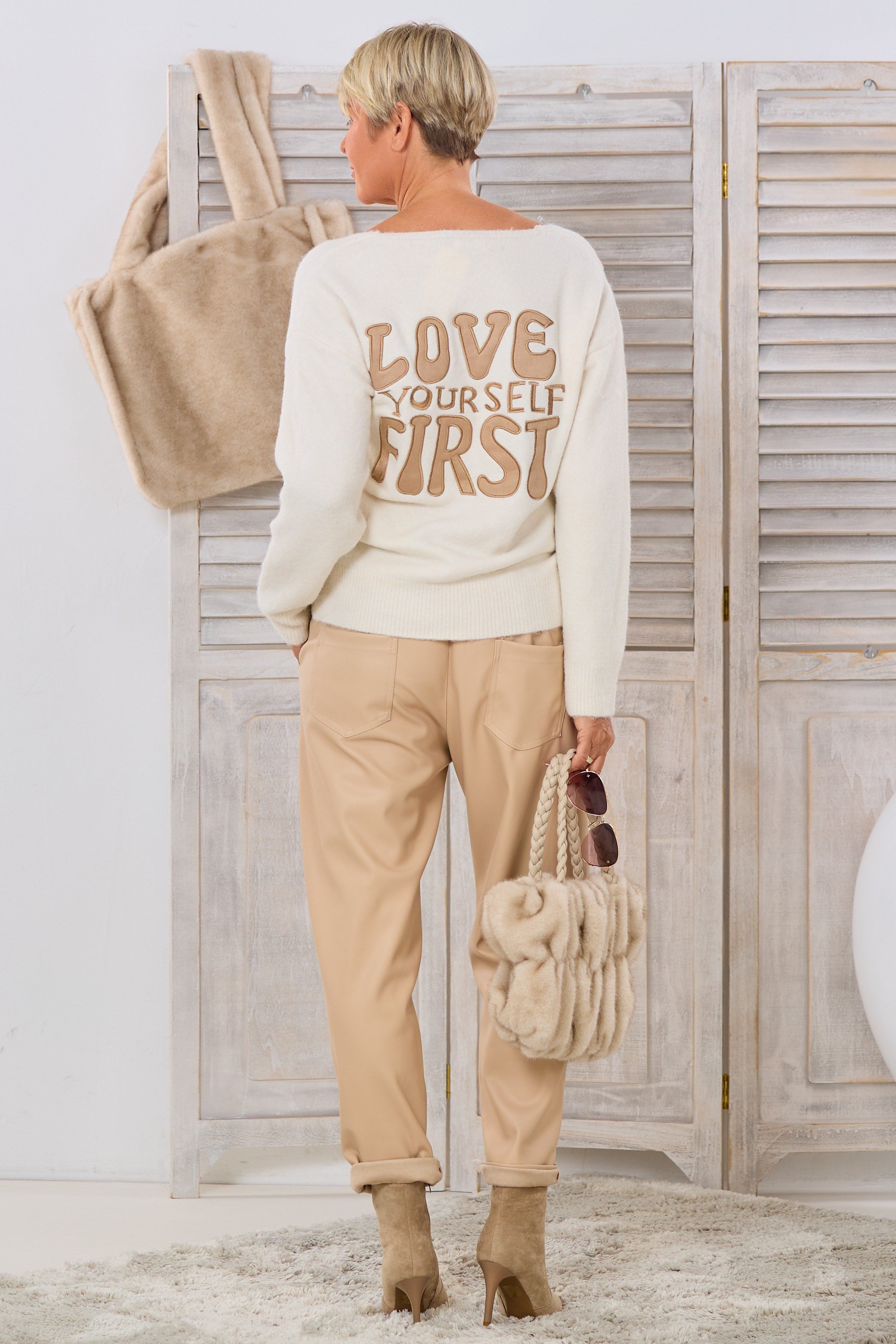 Strickpulli mit V-Ausschnitt und Herz, ecru