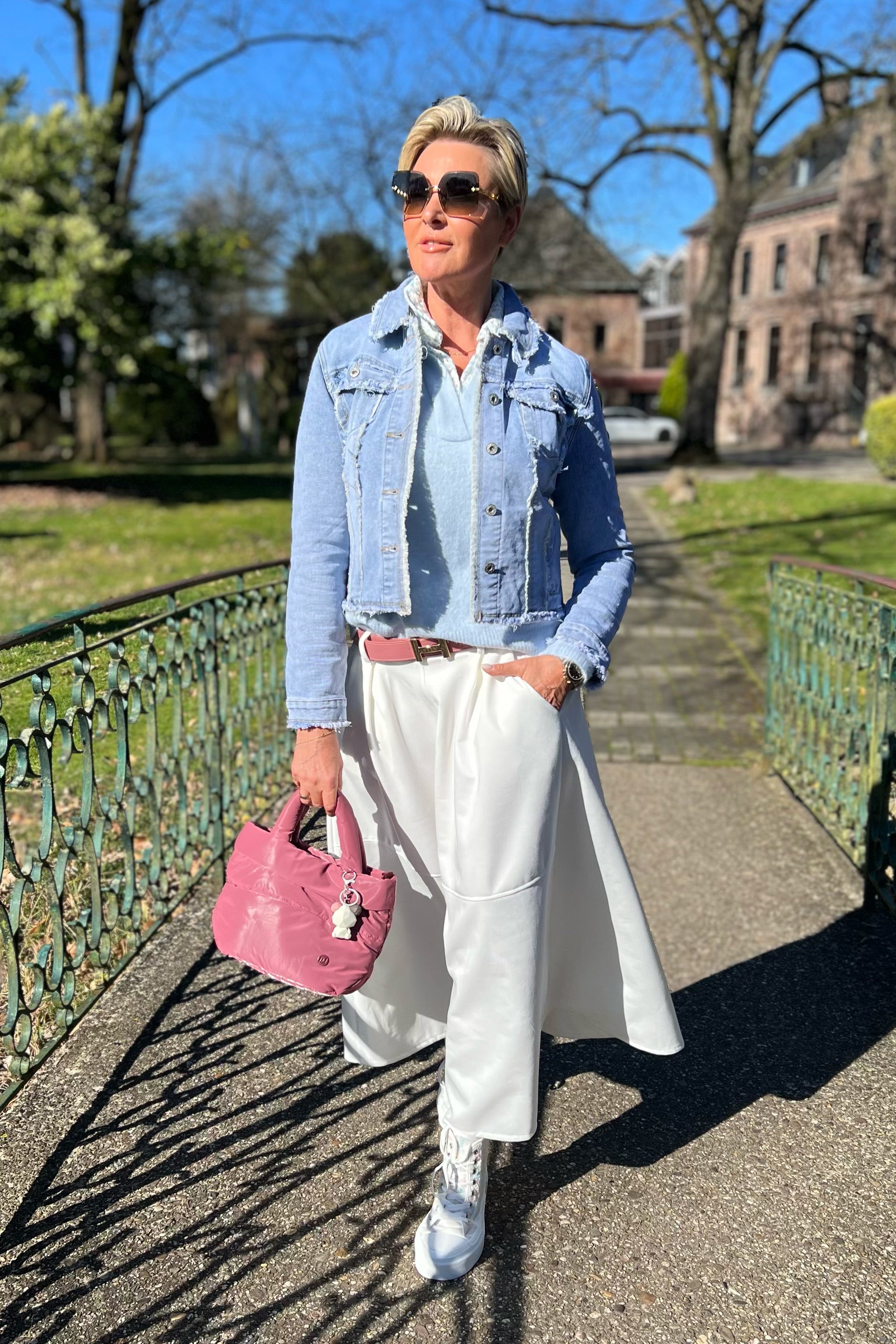 kurze Jeansjacke mit kleinen Fransen, hell denim