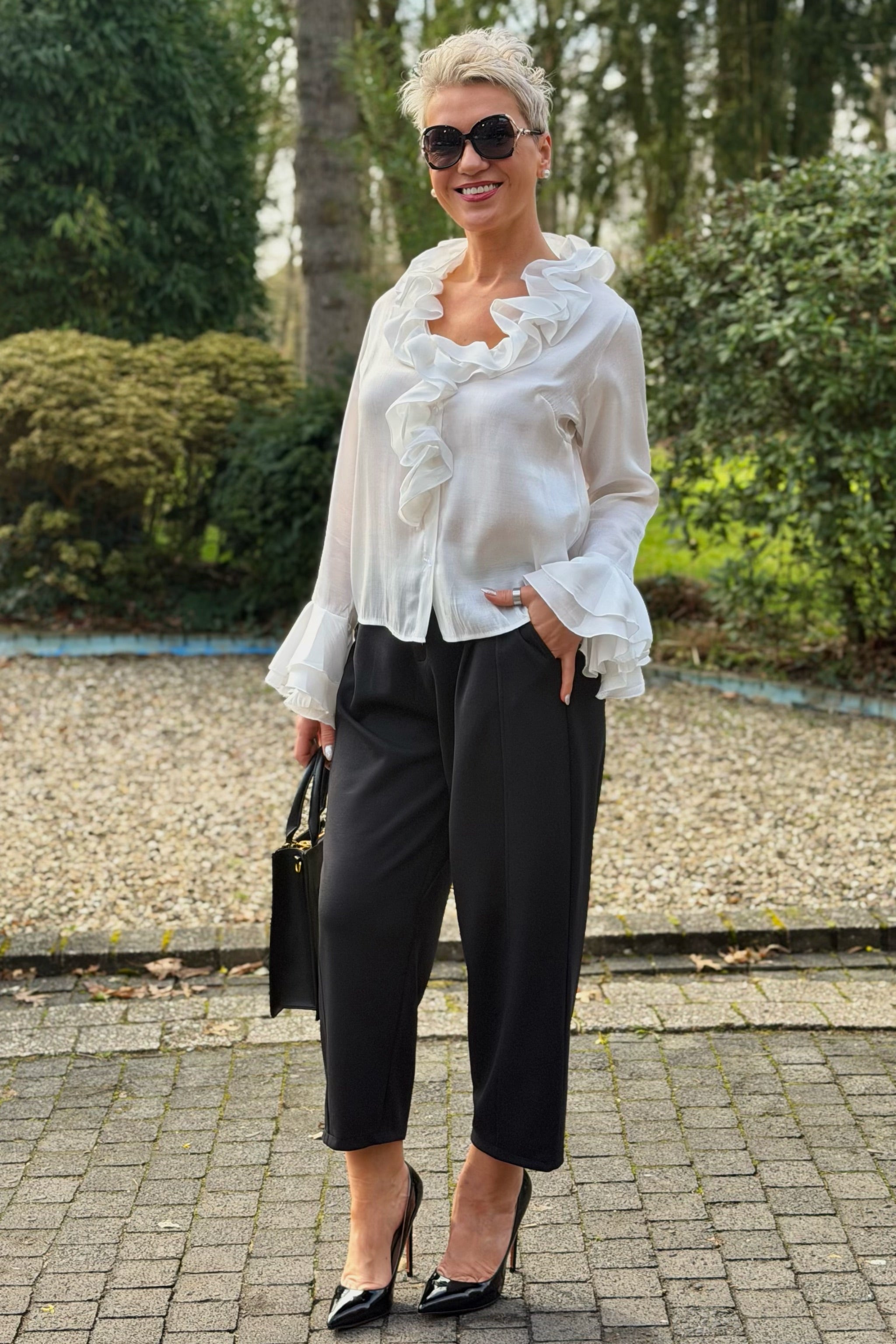 Schimmernde Bluse mit Volants, weiß