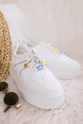 Sneaker mit süssen Accessoires, weiß