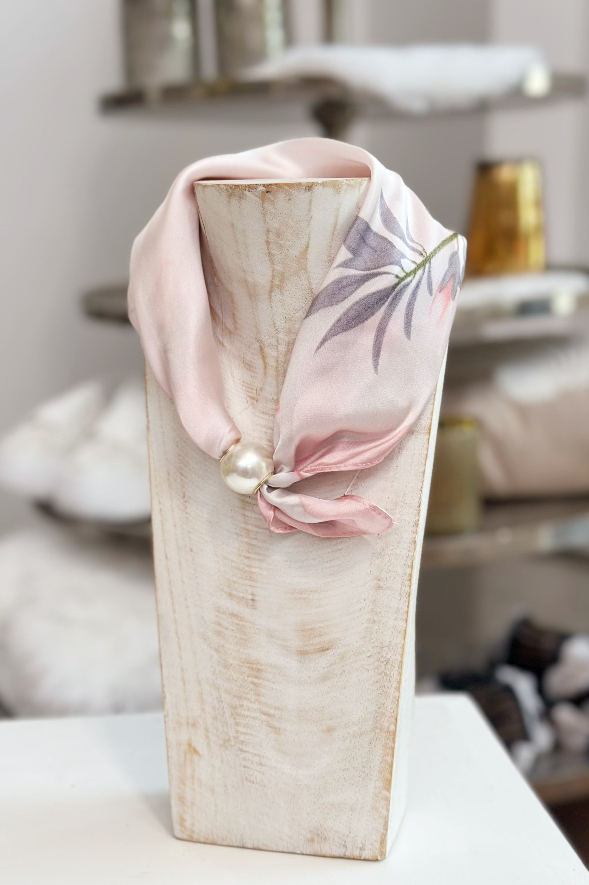 Tuch mit magnetischem Perlenverschluss, rosa-grau