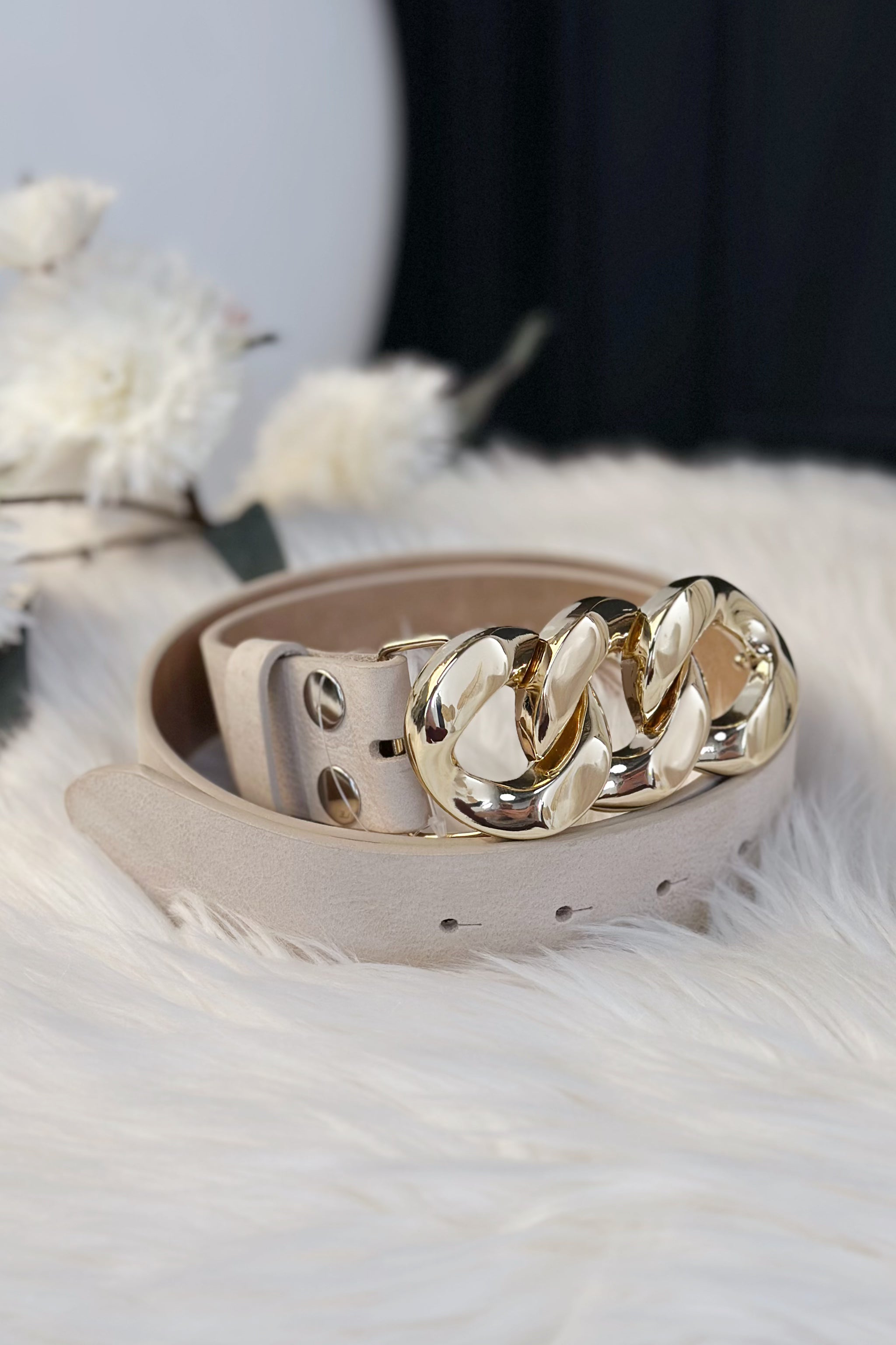 Echtleder Gürtel mit goldener Schnalle, beige