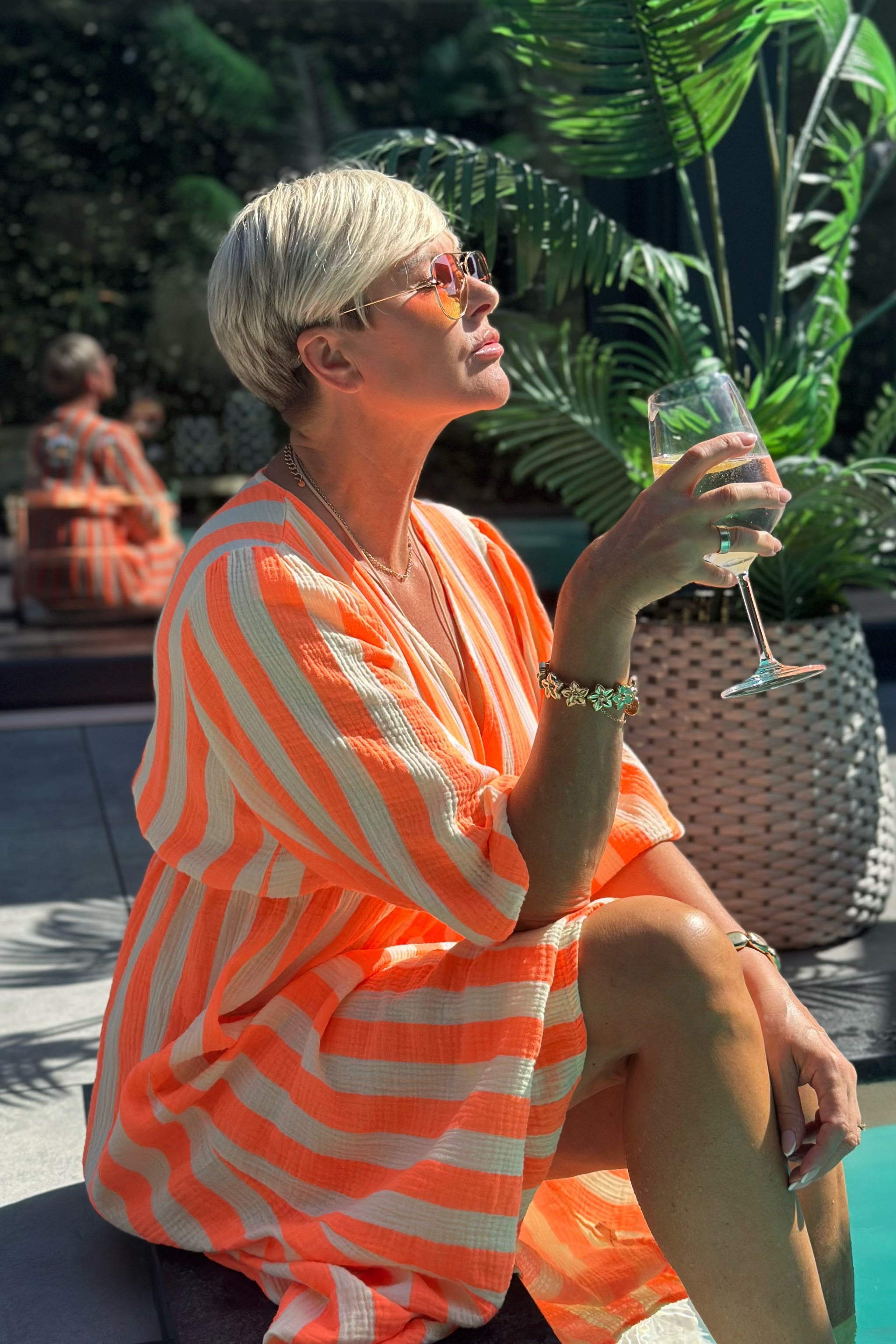 Musselin Kleid mit V-Ausschnitt, orange-gelb