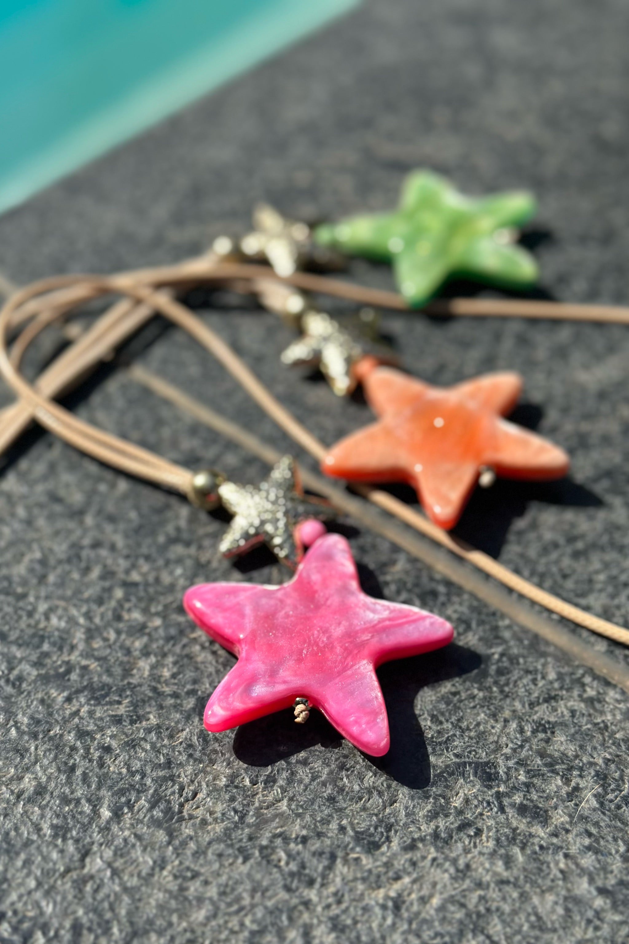 lange Kette mit großem Perlmutt-Stern, beige-pink