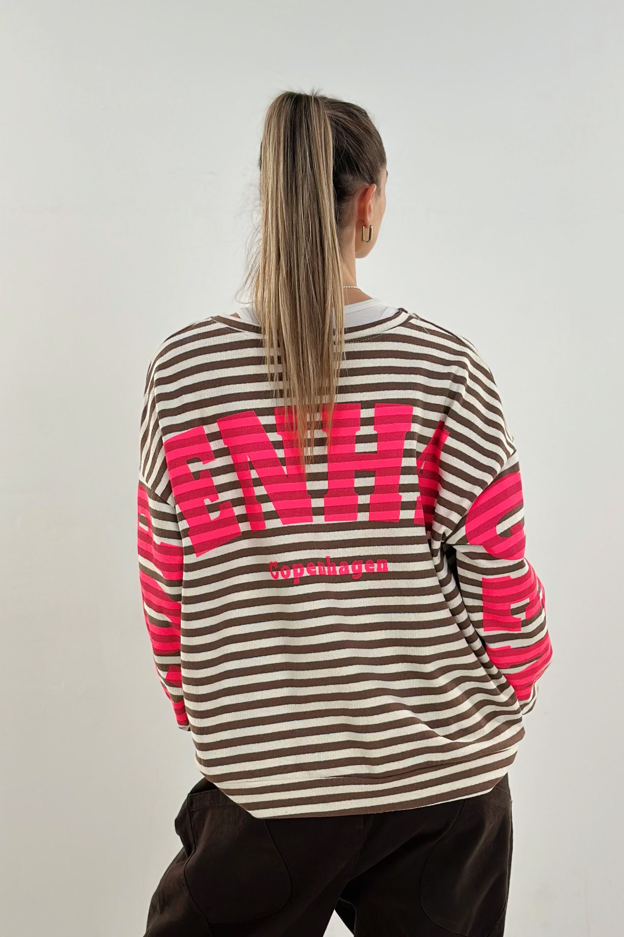 Geringeltes Sweaty mit Schriftzug, taupe-ecru-pink