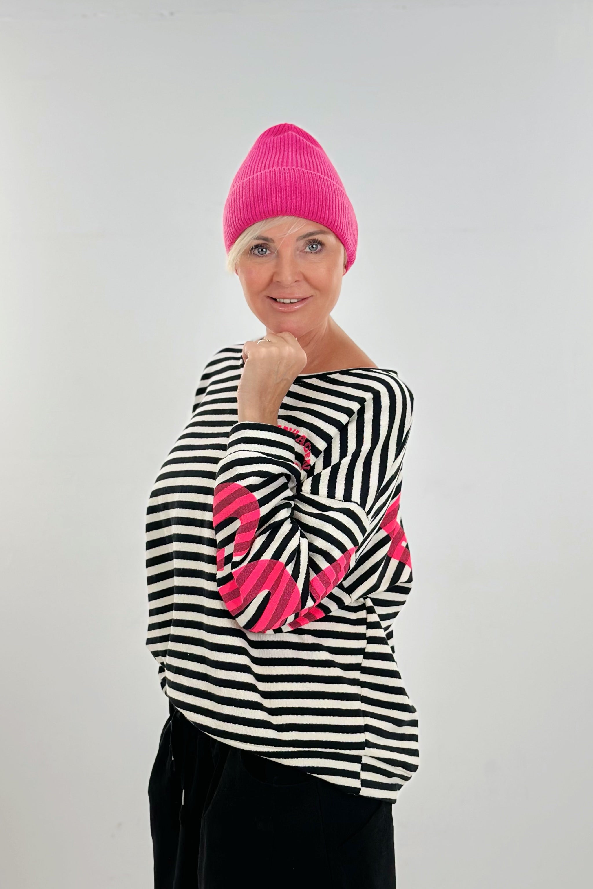 Geringeltes Sweaty mit Schriftzug, schwarz-ecru-pink