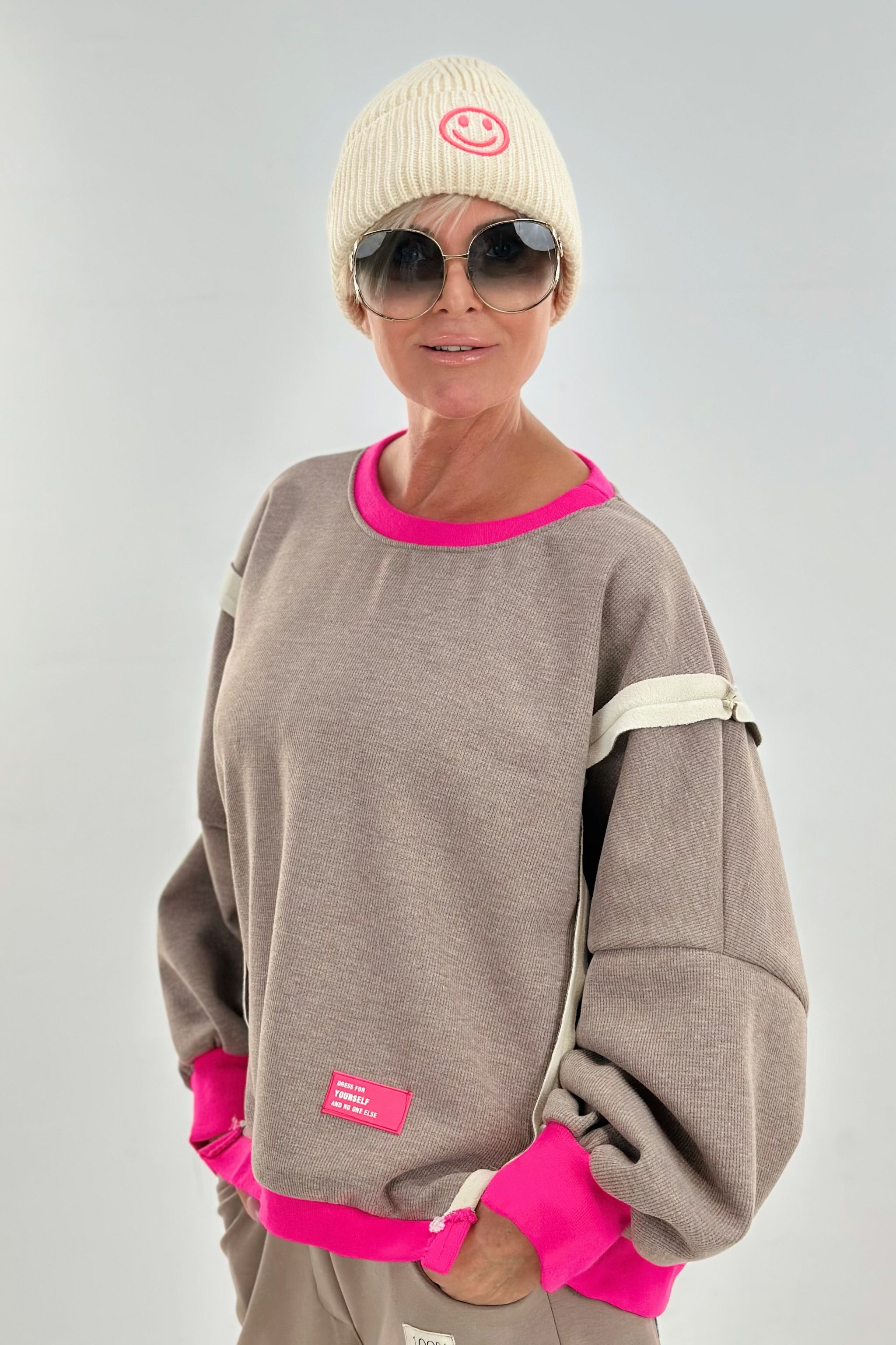 Gefüttertes Sweaty mit außenliegenden Nähten, taupe-neonpink-beige