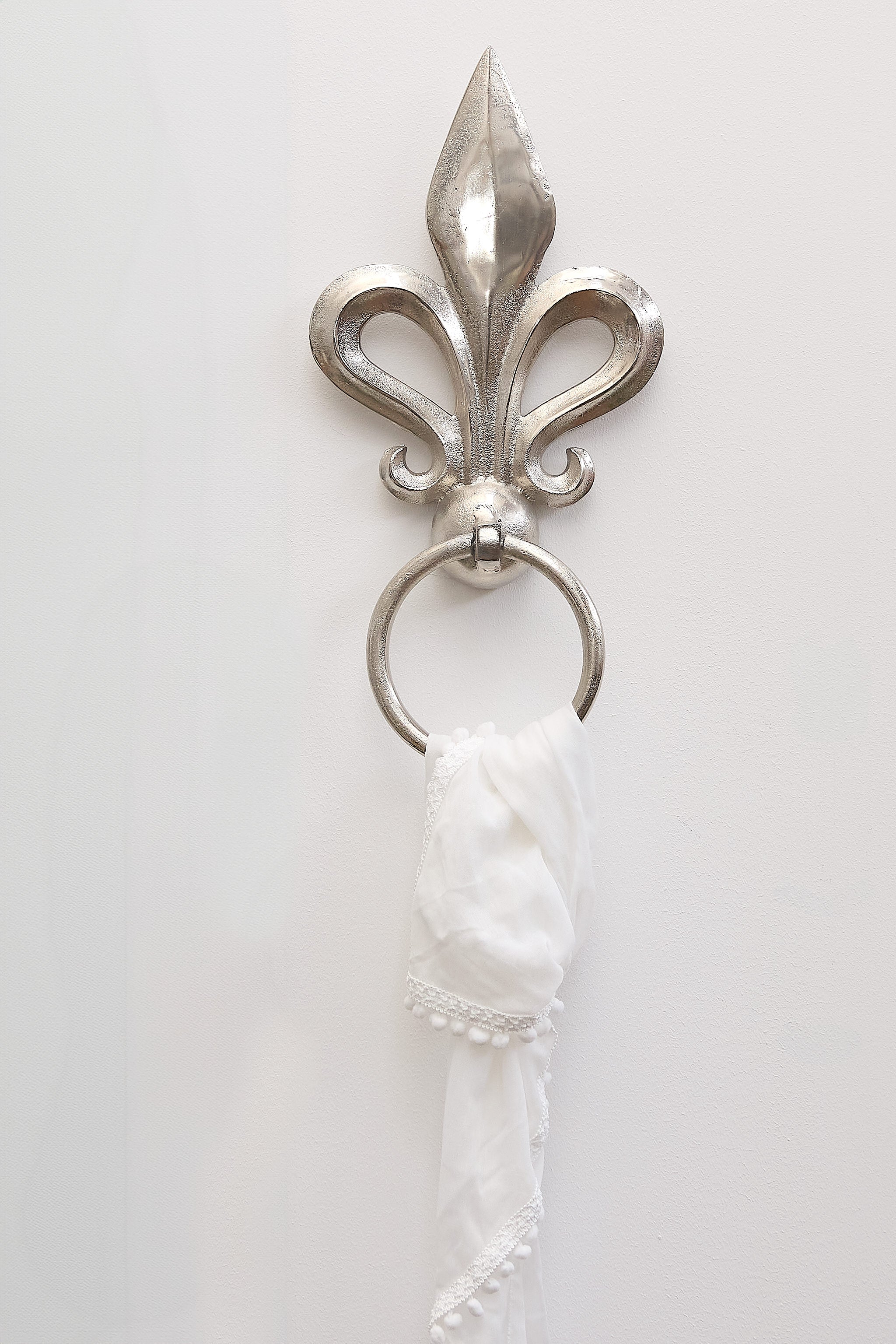 Wall holder/coat rack with lily, silver