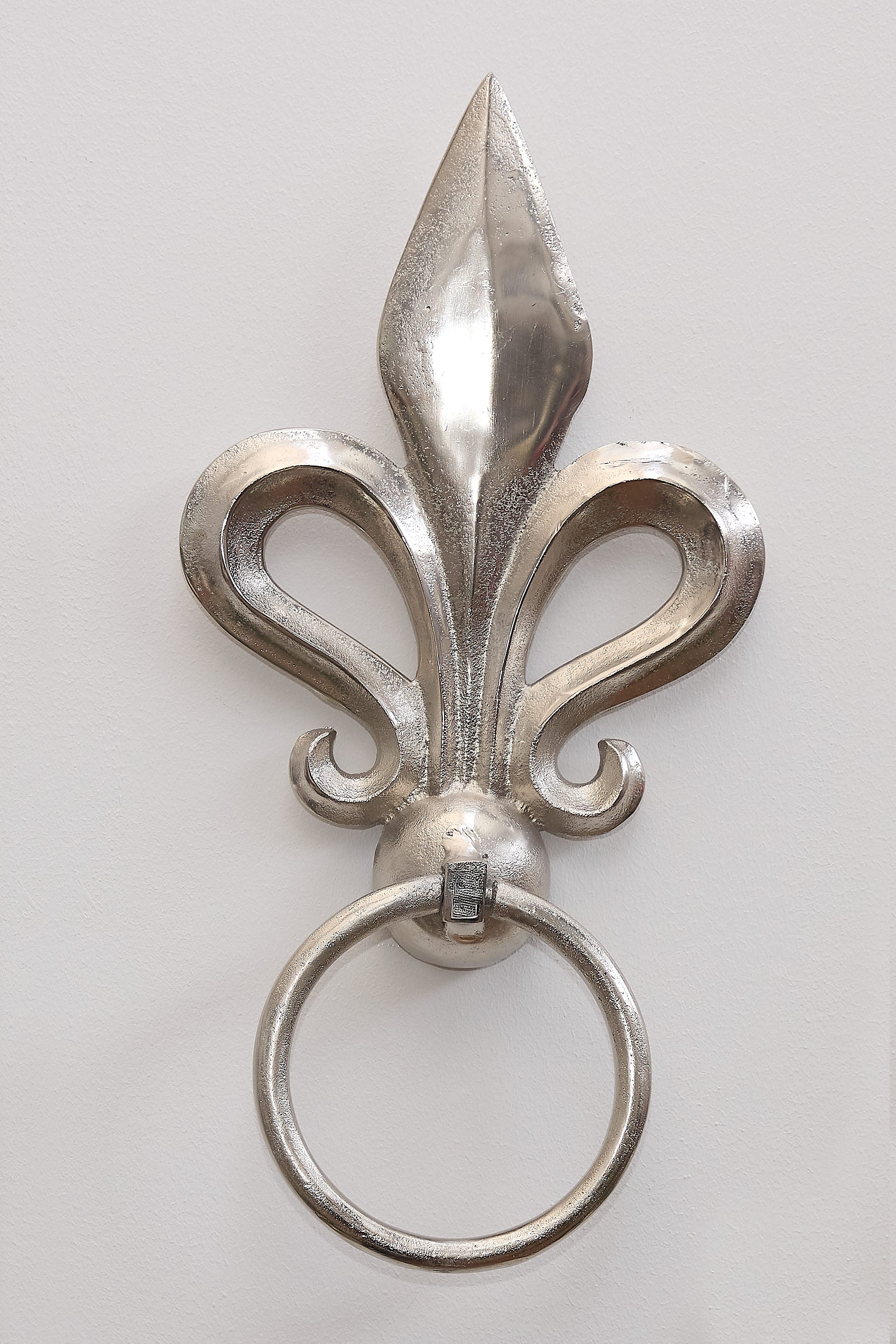 Wall holder/coat rack with lily, silver