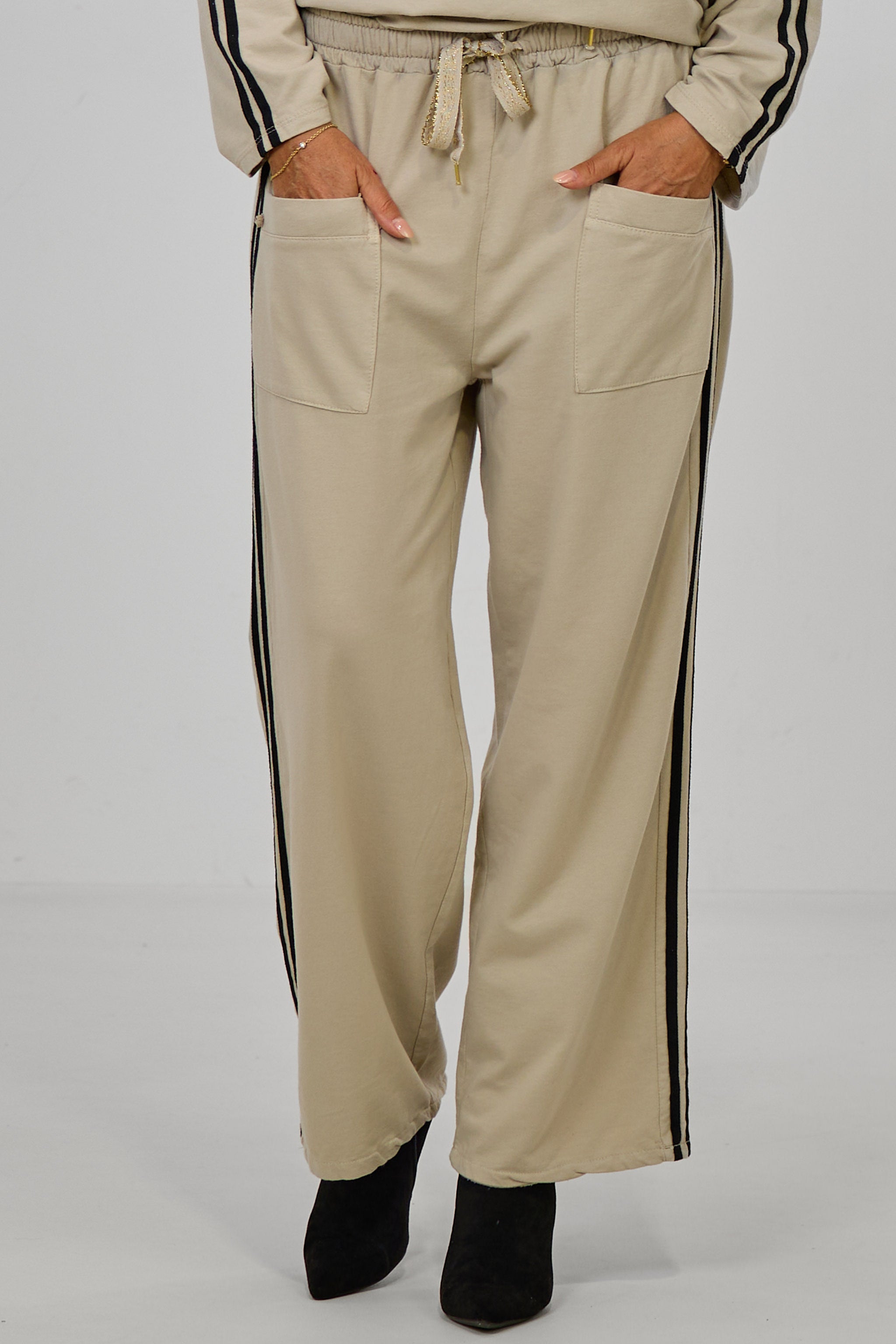 Joggpants mit seitlichen Streifen, stein-schwarz