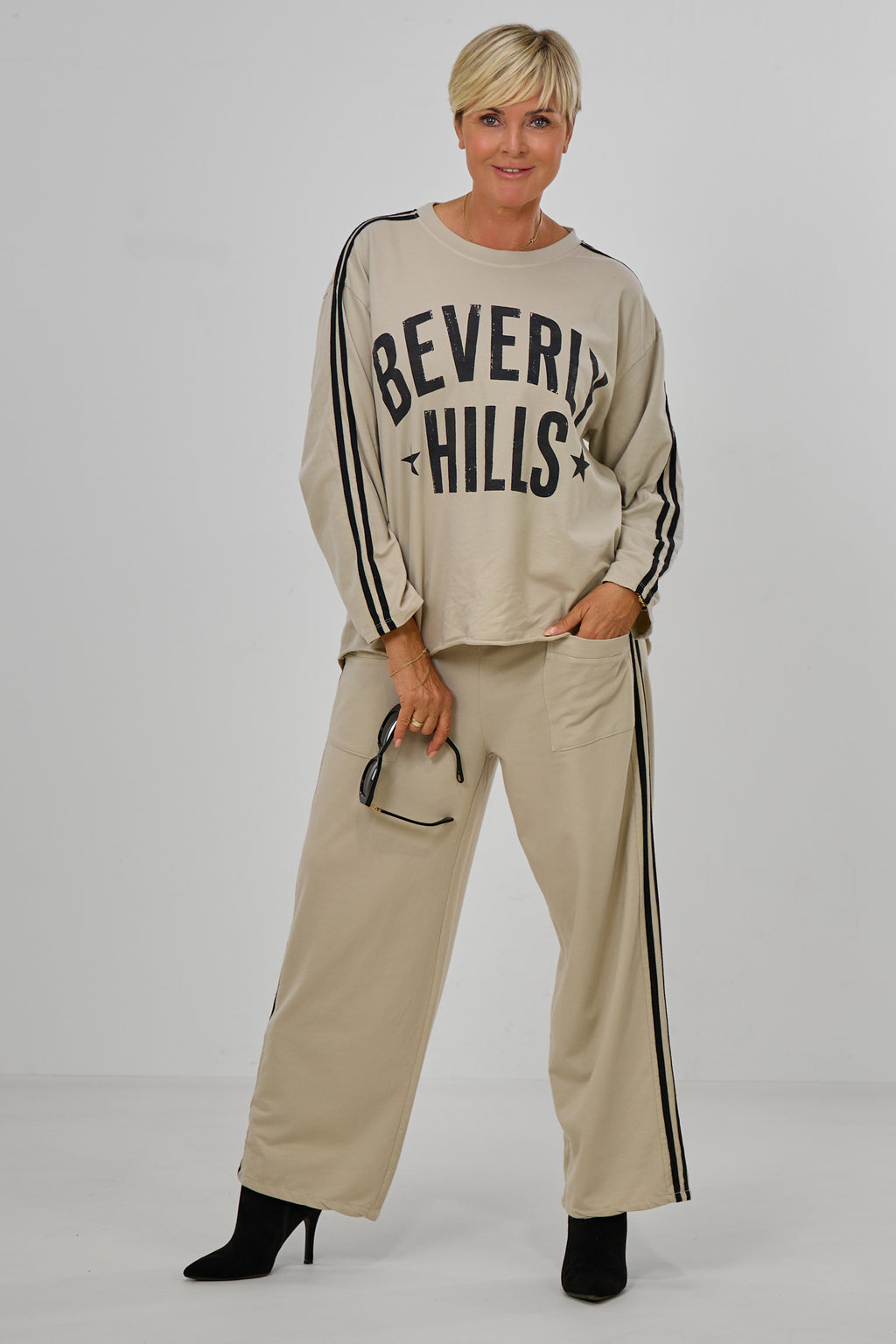 Sweaty mit Beverly Hills-Druck, stein-schwarz
