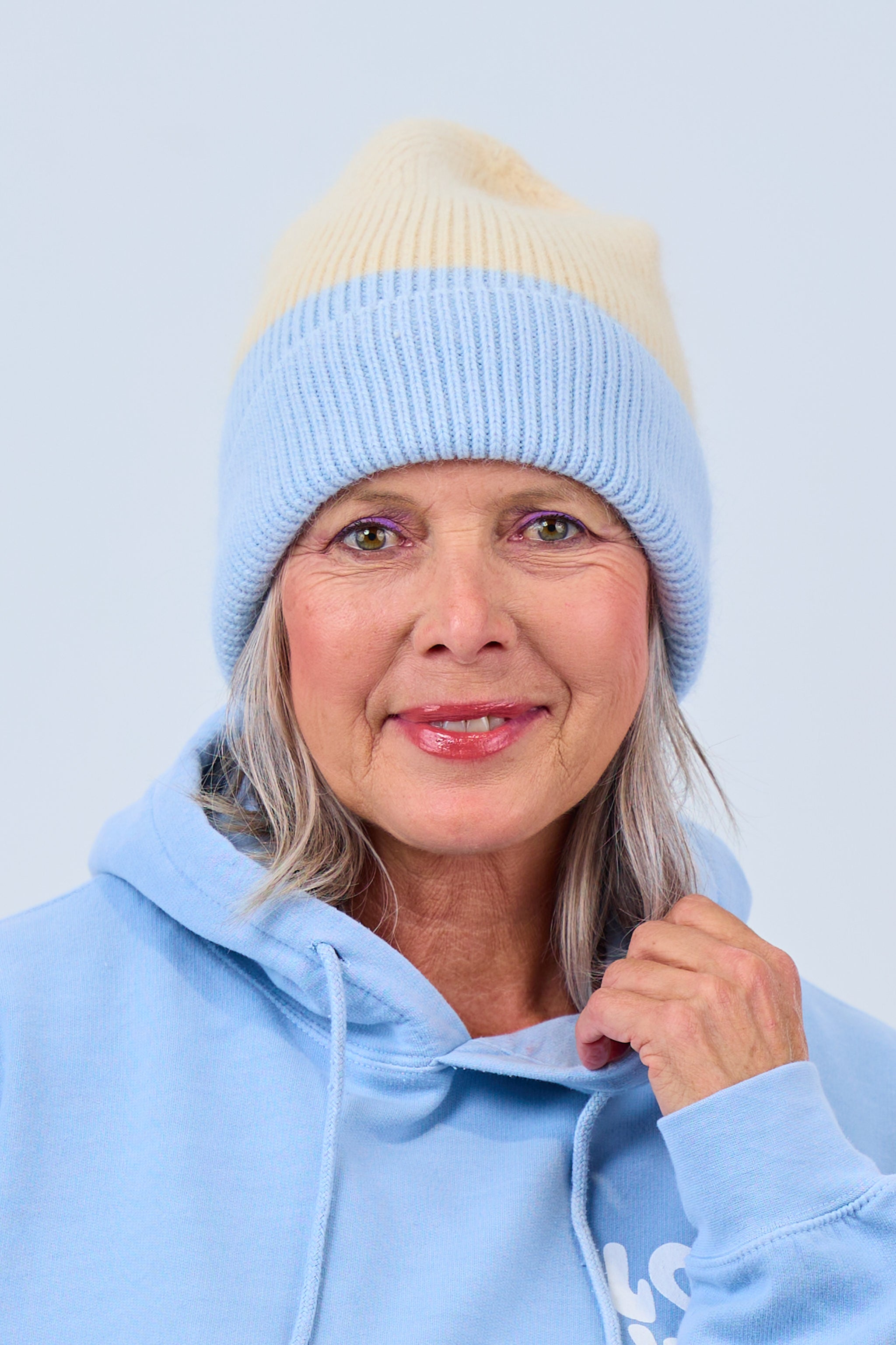 Fluffy hat, cream-light blue