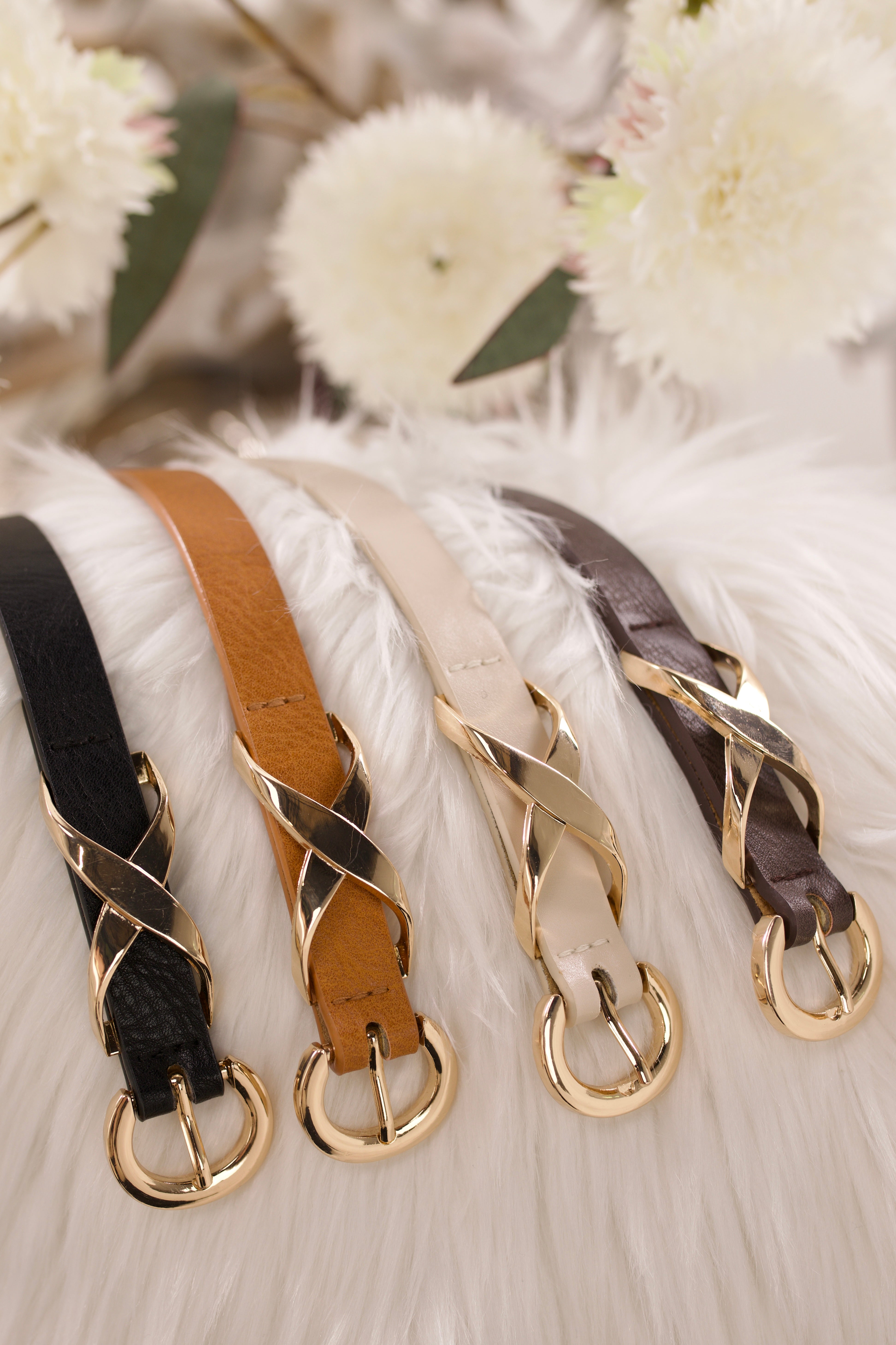 Schmaler Ledergürtel mit toller Schnalle, schwarz-gold