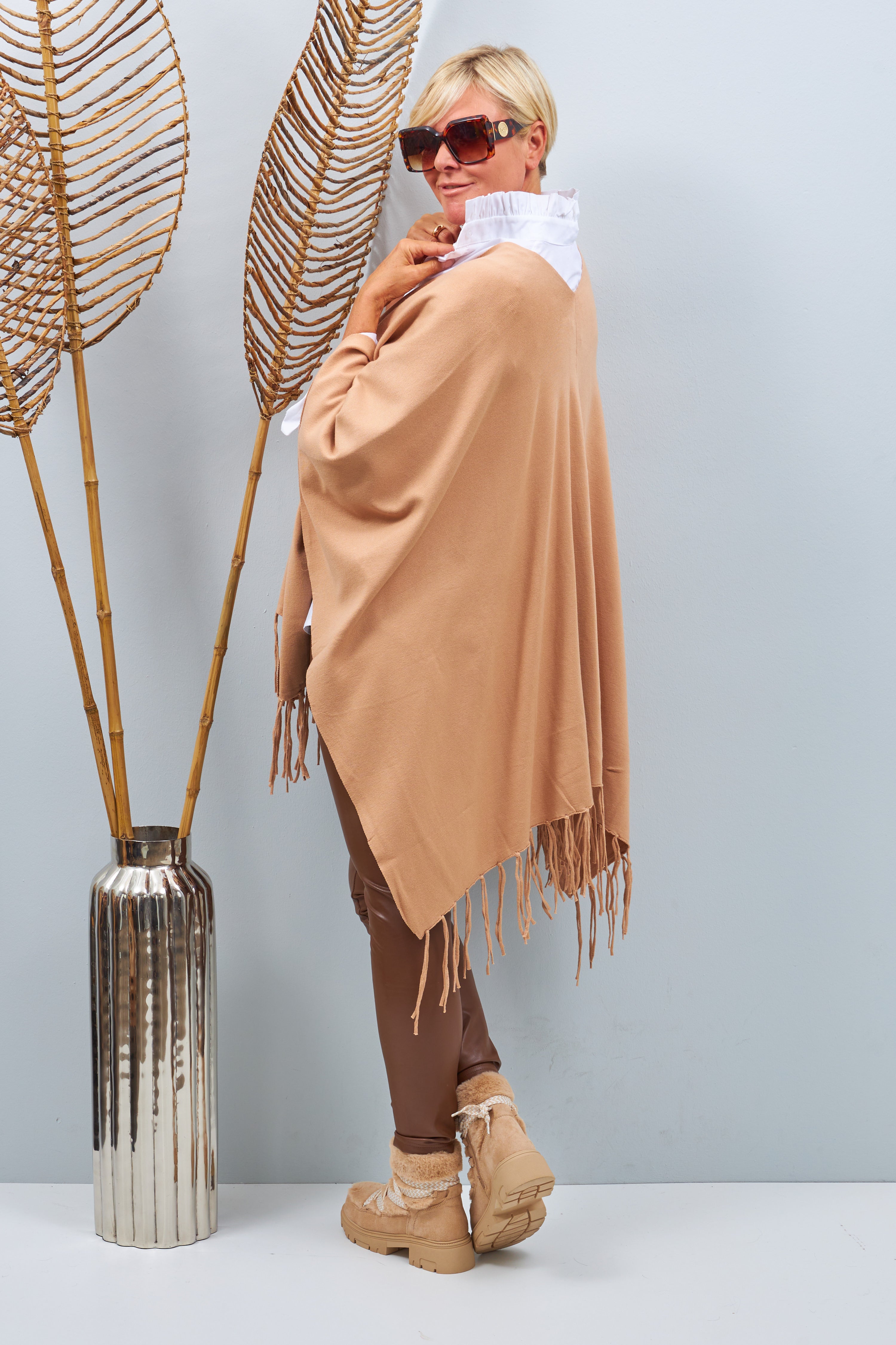 Poncho with pockets, camel