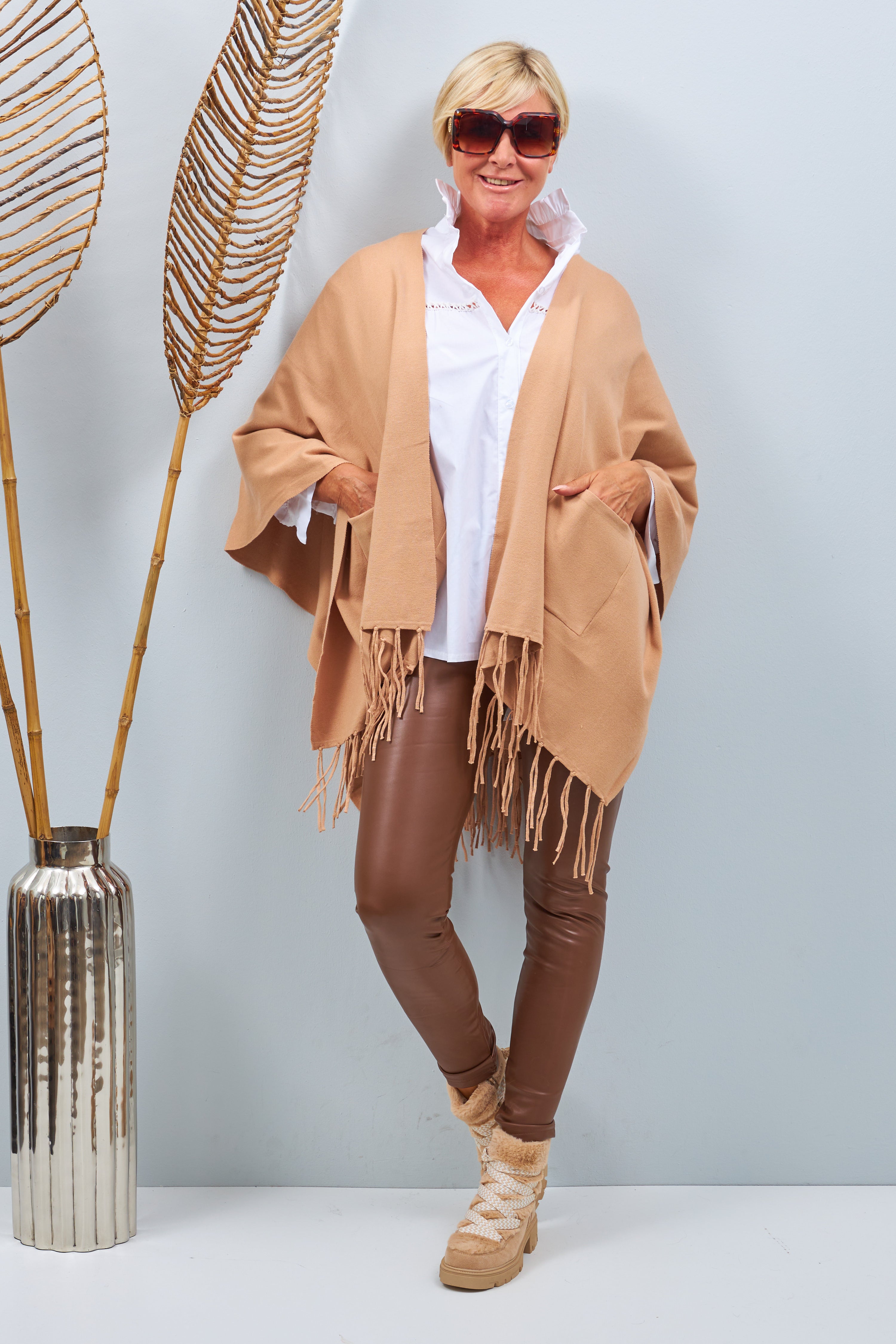 Poncho with pockets, camel
