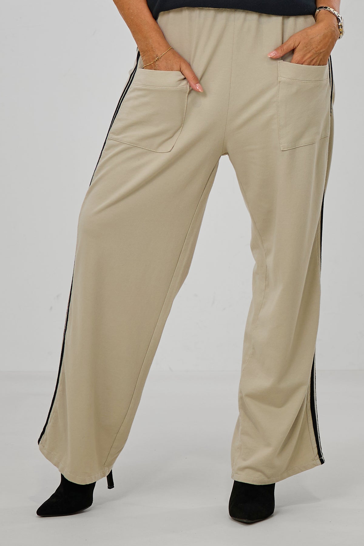 Joggpants mit seitlichen Streifen, stein-schwarz