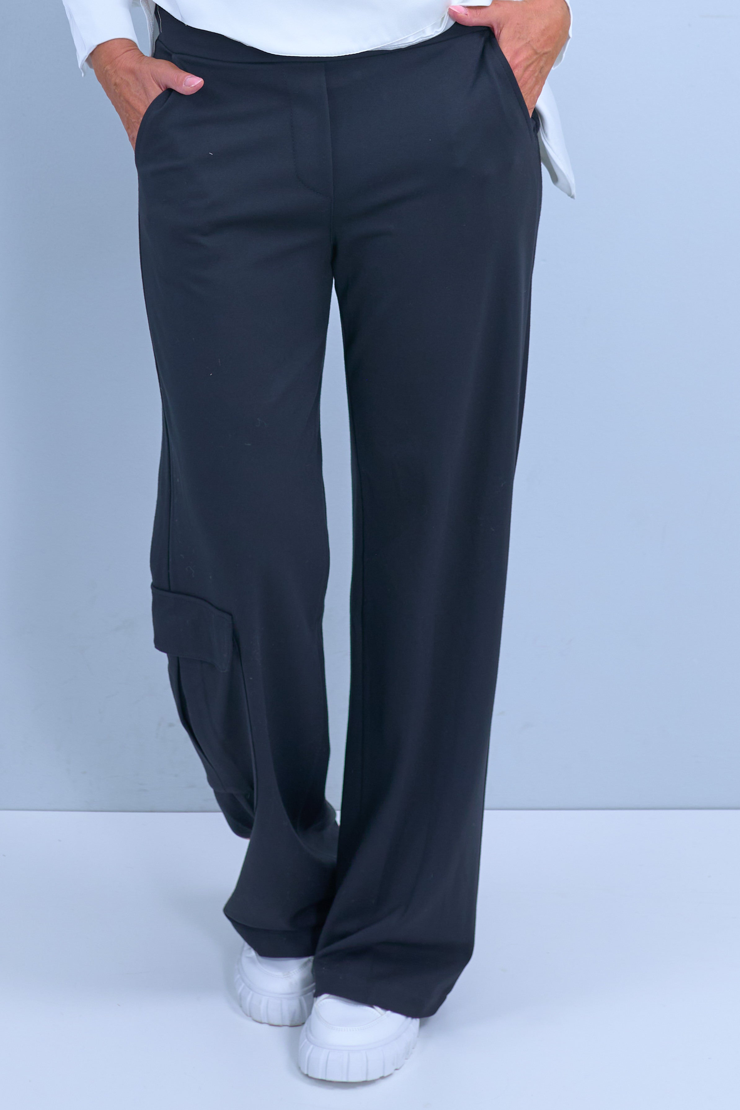 Fabric pants with cargo pocket, black