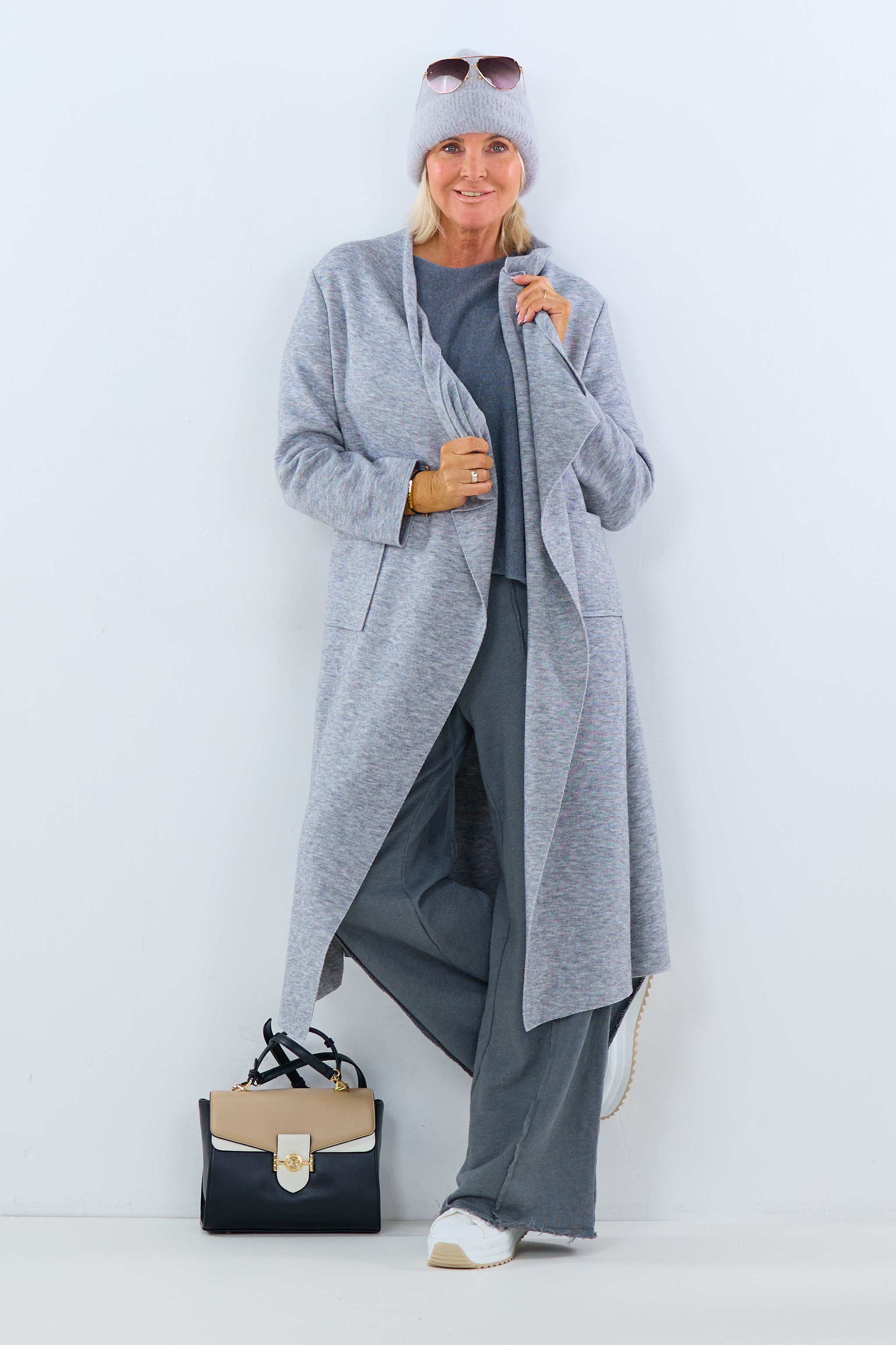 Fine knit coat with large lapels, mottled grey