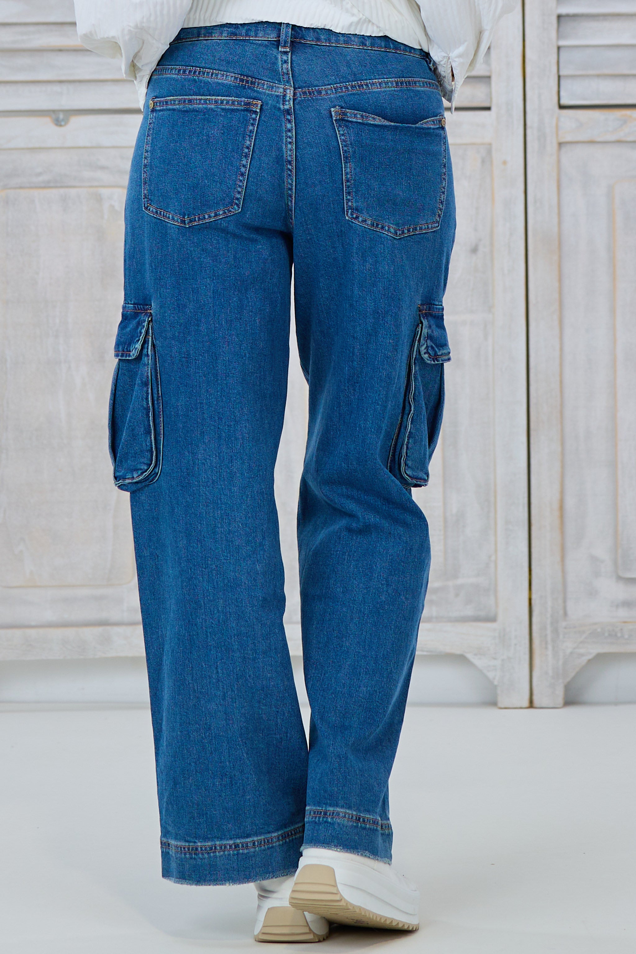 Highwaist Jeans mit Cargo Taschen, denim