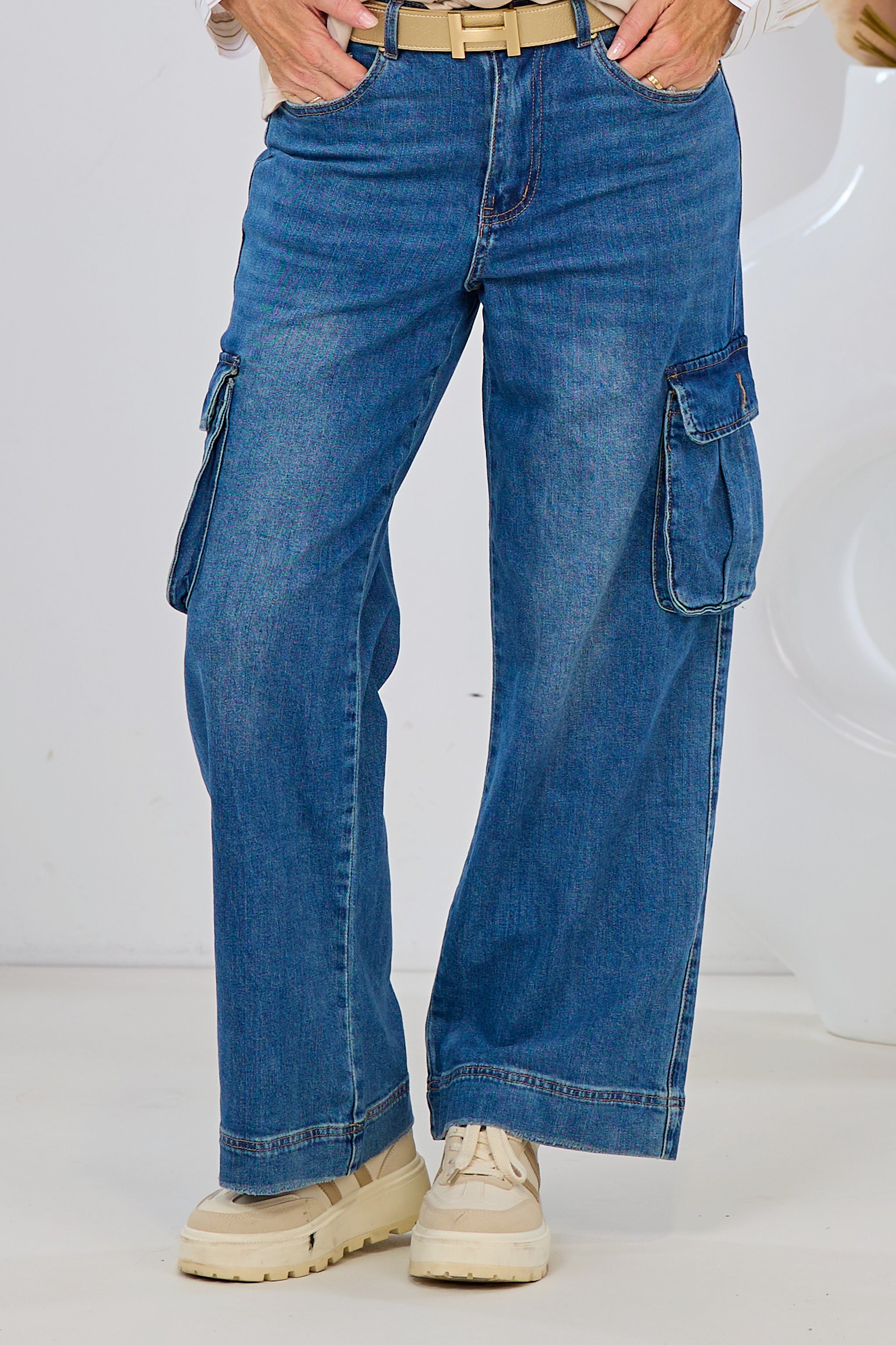 Highwaist Jeans mit Cargo Taschen, denim