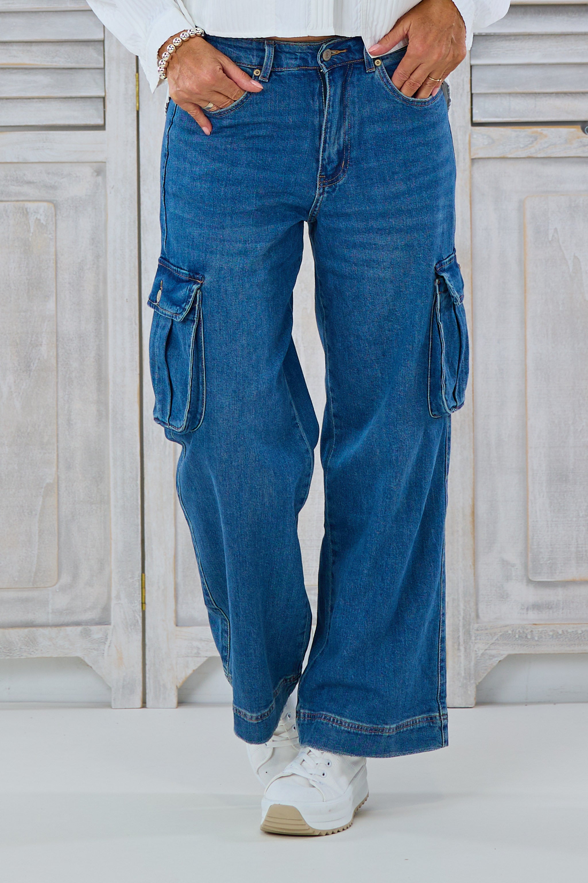 Highwaist Jeans mit Cargo Taschen, denim