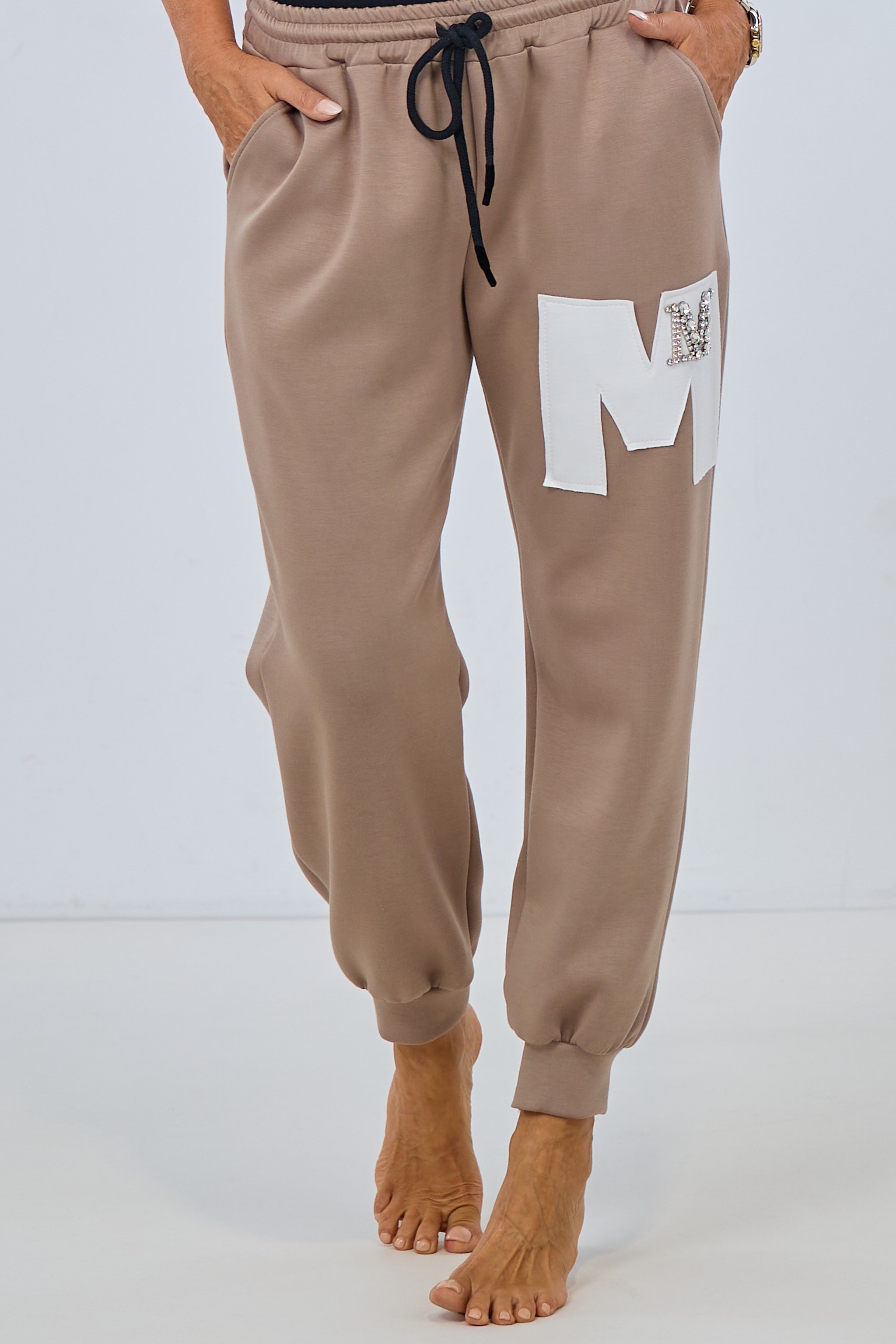 Cozy Hose mit Glitzer Buchstabe, taupe