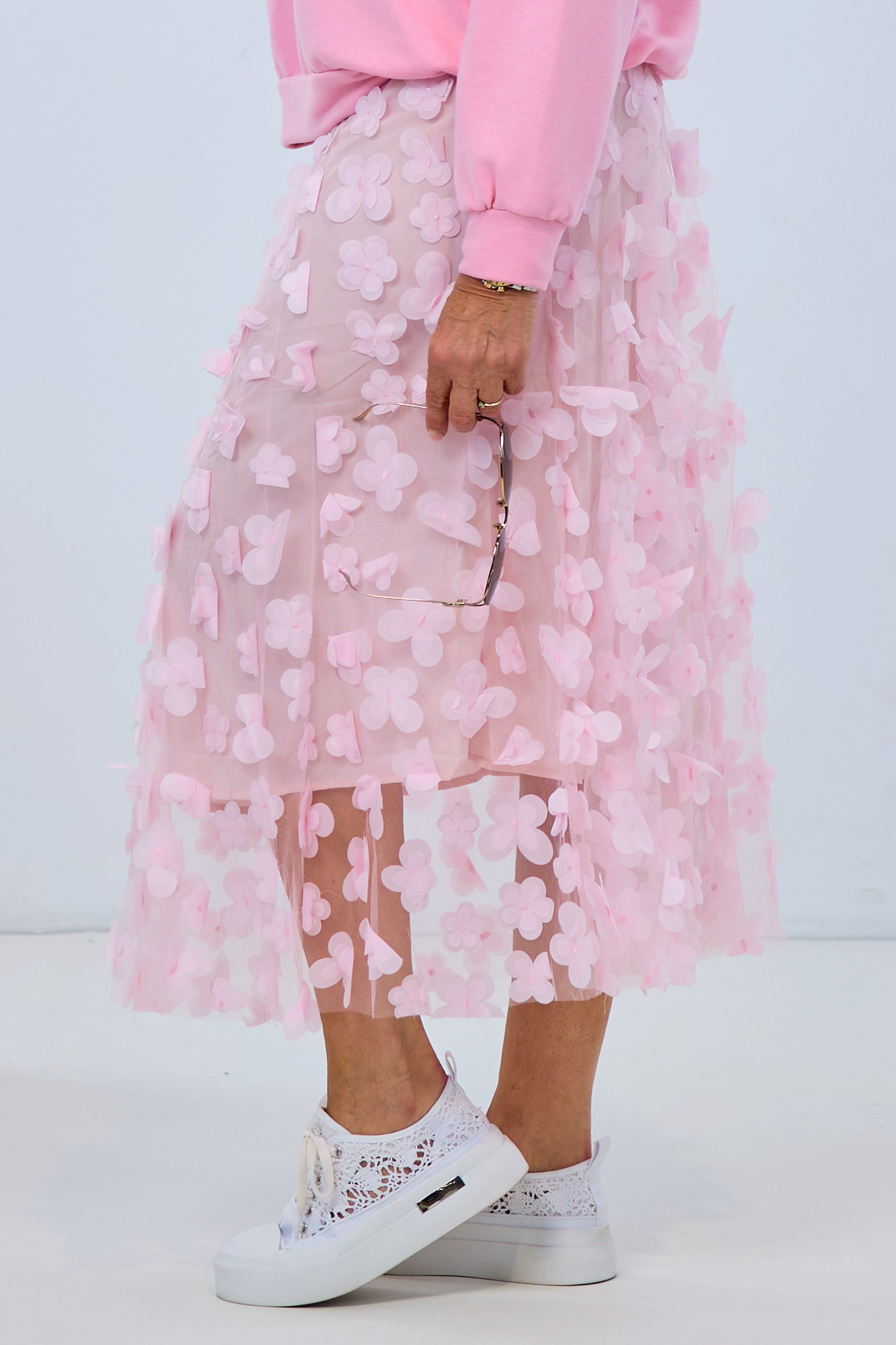 Tulle skirt with flowers and butterflies, light pink