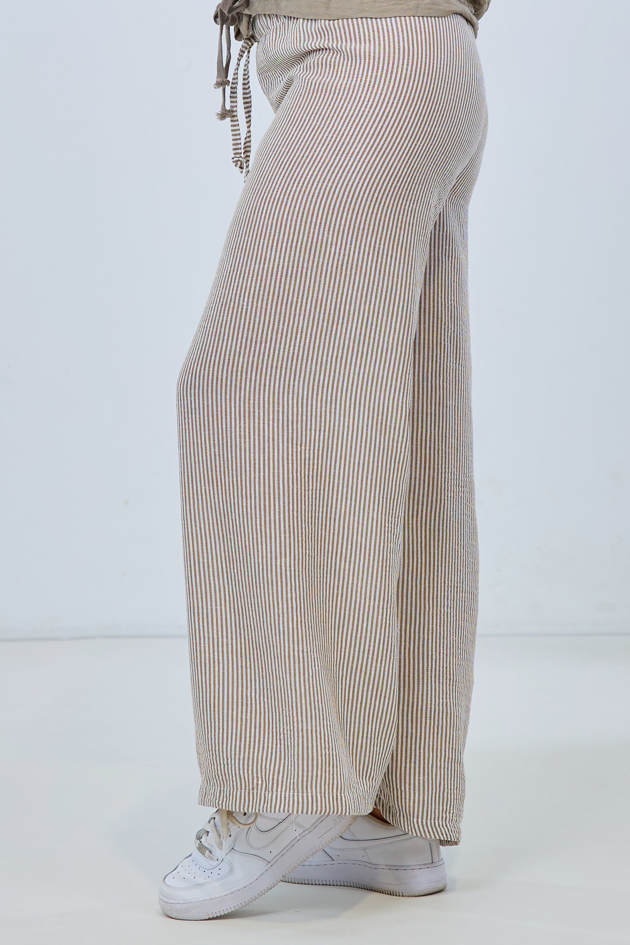 gestreifte Sommerhose mit elastischem Bund, taupe-weiß