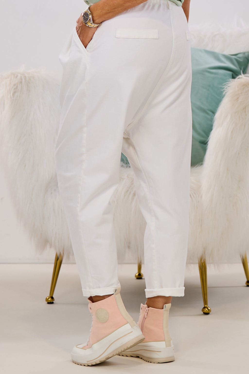 Baggy Jeans mit Bundfalten, weiß