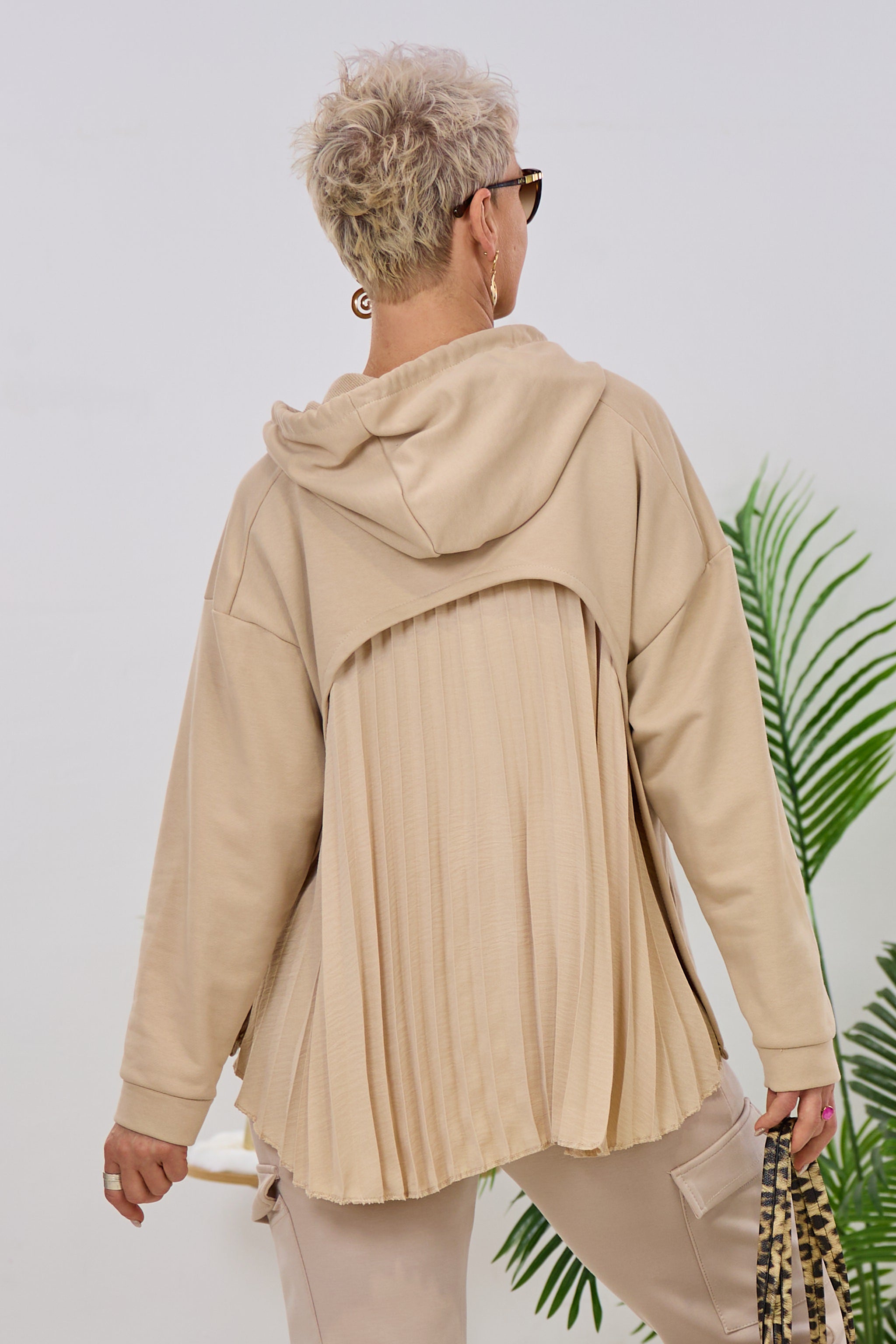Hoodie mit Plissee-Einsatz, beige