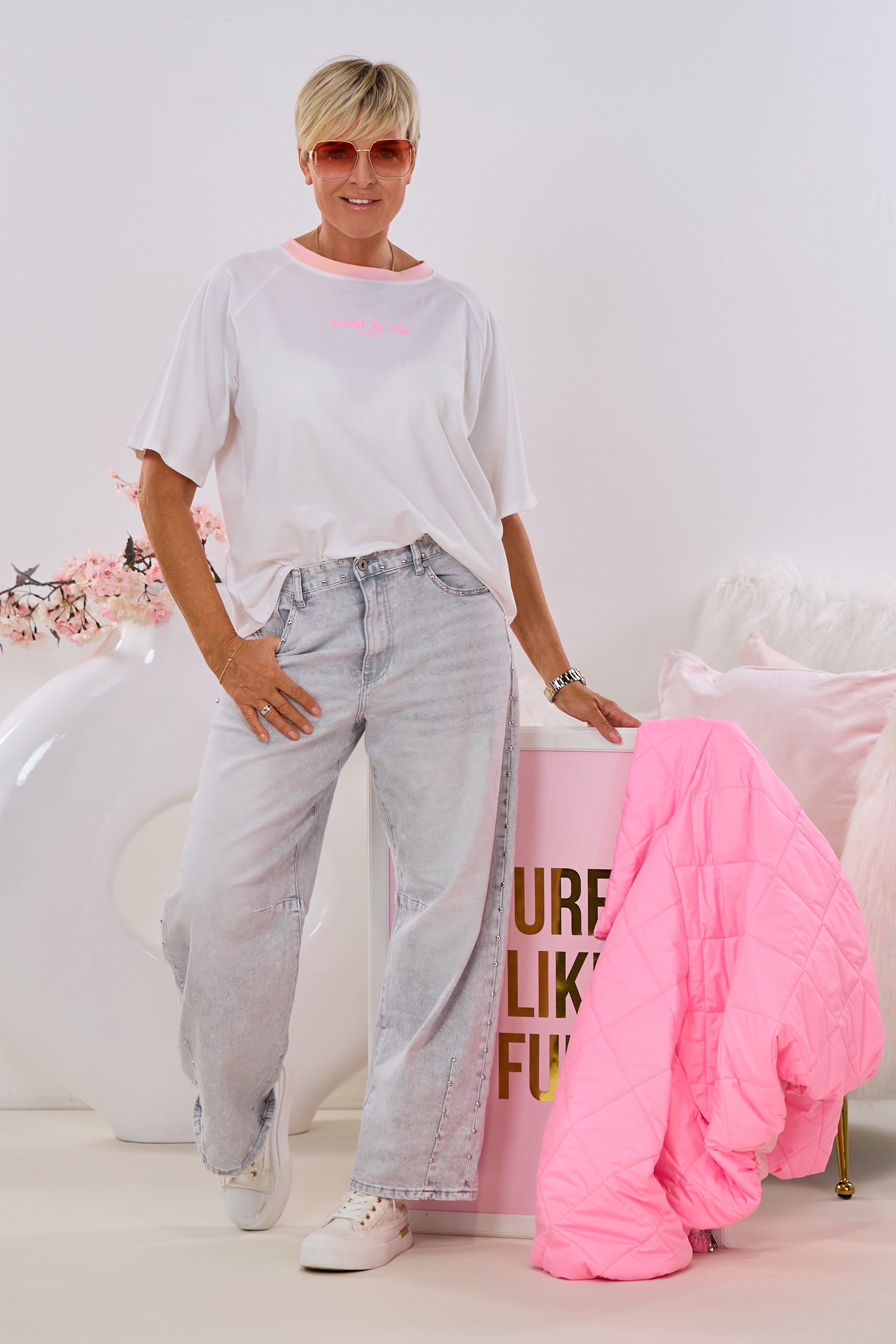 Jeans mit Nieten und Herzen, hellgrau-pink