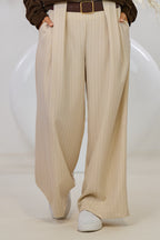 Nadelstreifen Hose mit besonderer Gürtelschlaufe, beige