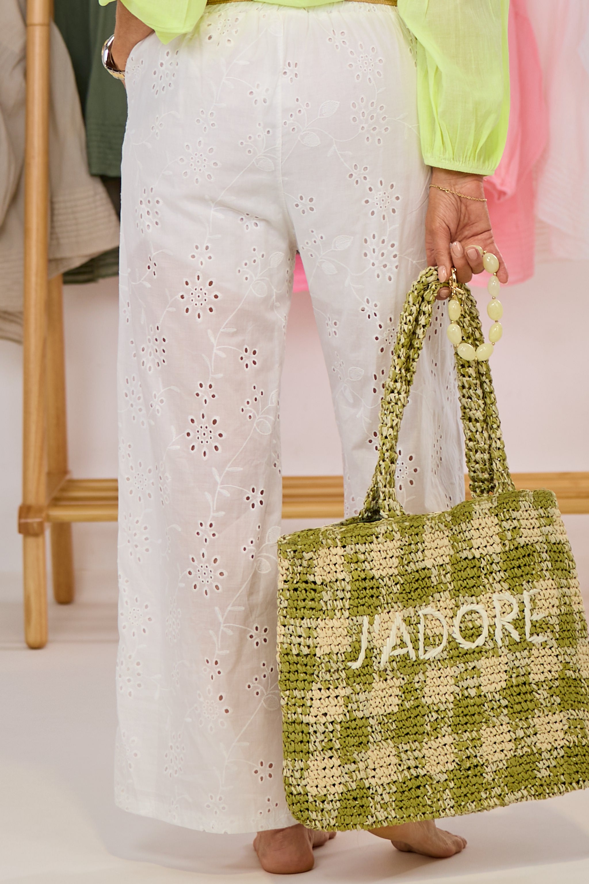 Leichte Baumwollhose mit Lochstickerei, weiß