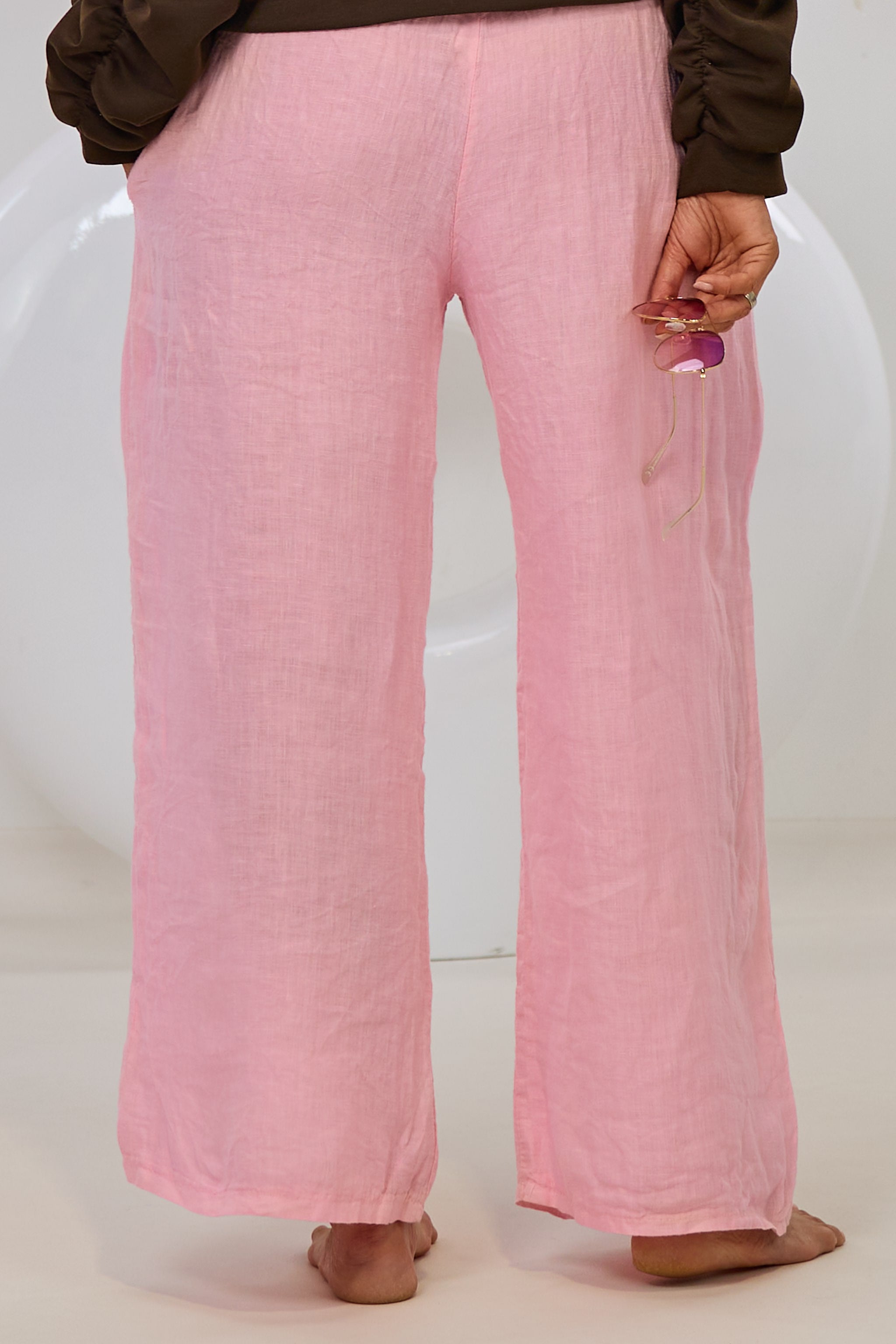 Weite Leinenhose mit besonderem Gürtel, rosa