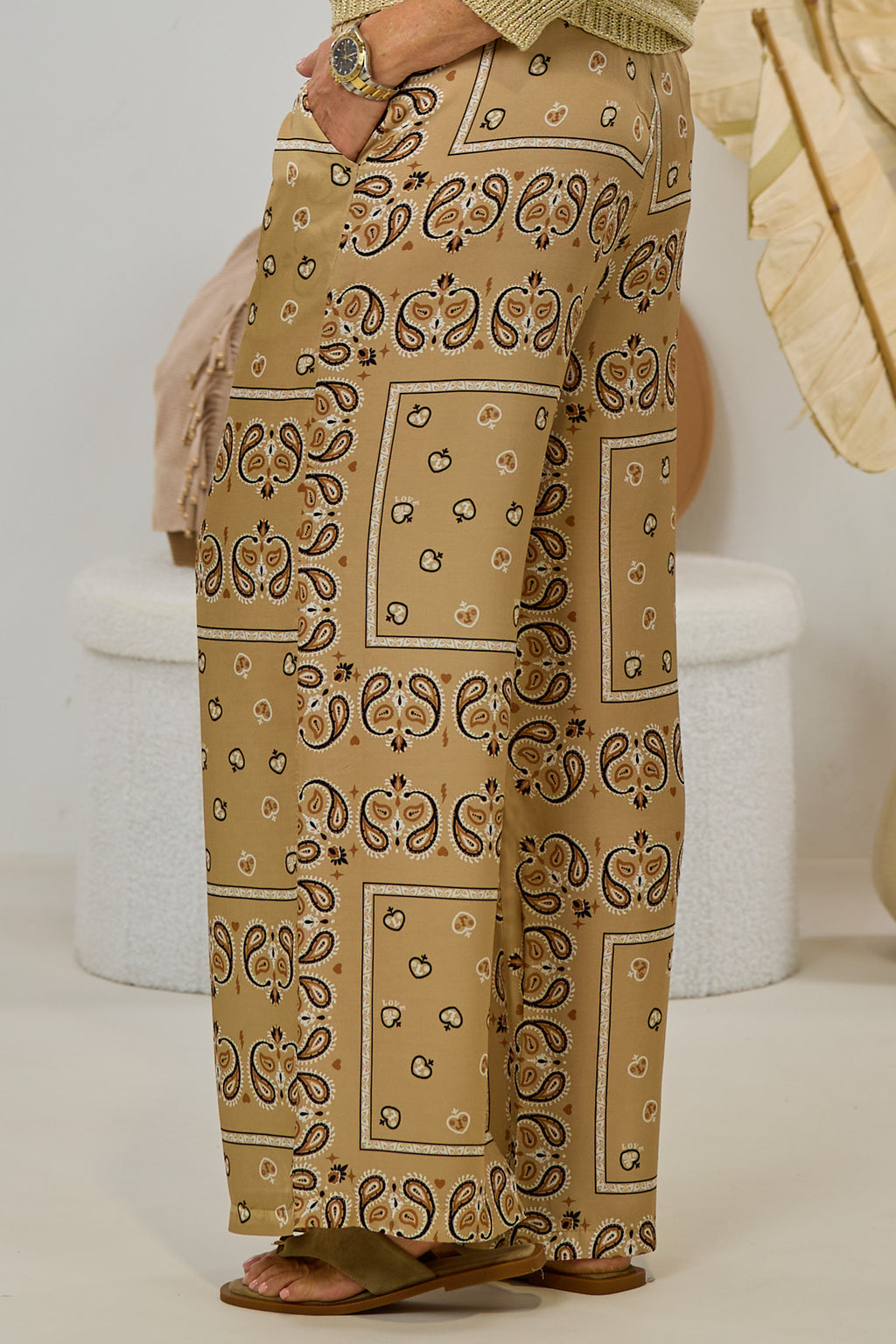 Seidige Stoffhose mit Fantasy-Muster, taupe-braun