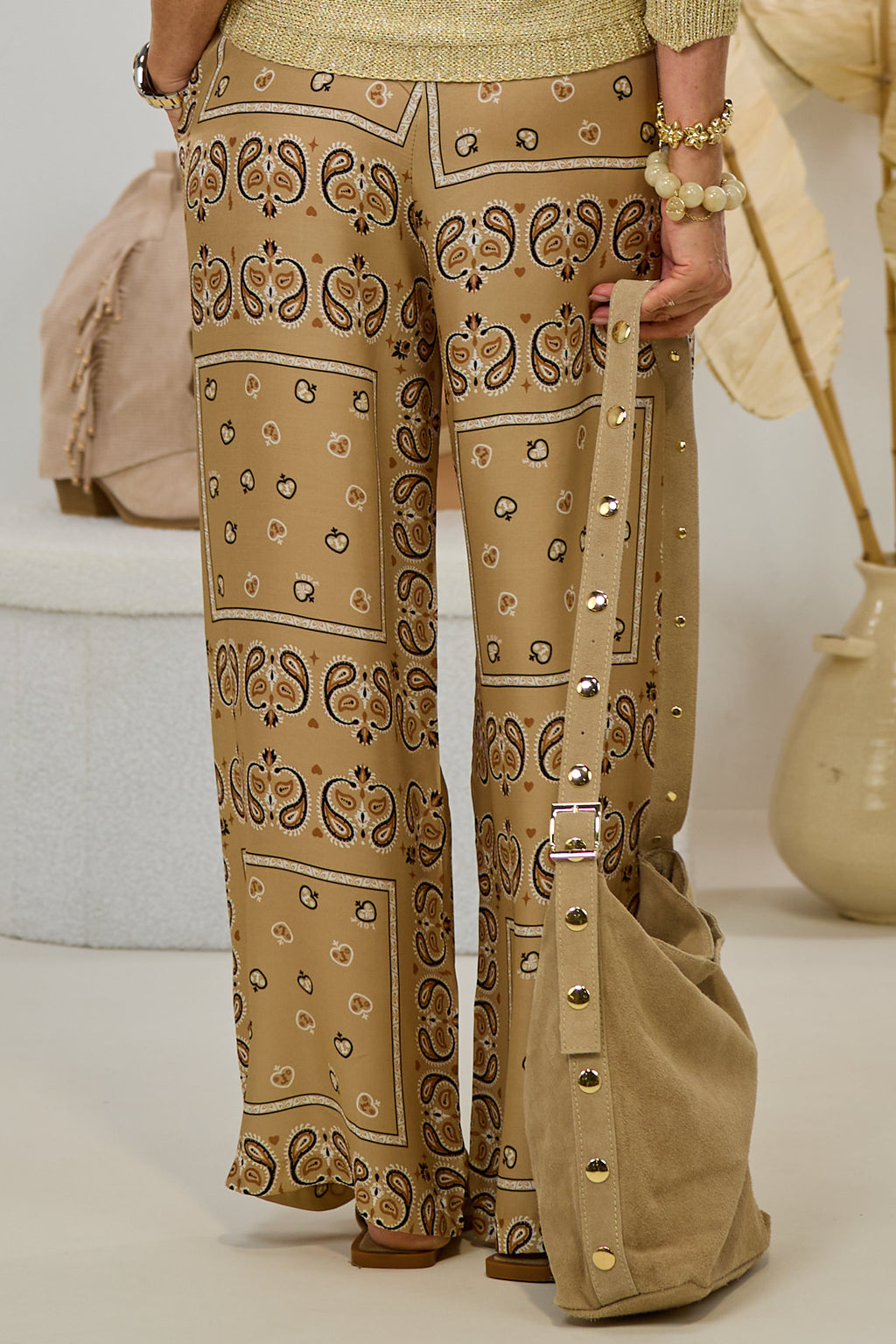 Seidige Stoffhose mit Fantasy-Muster, taupe-braun