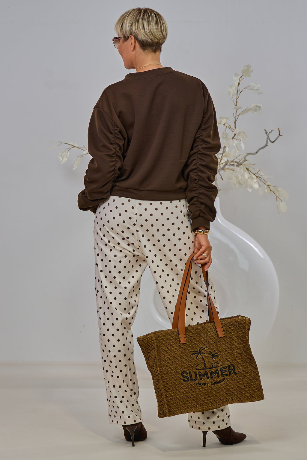 Gepunktete Hose mit Gürtel, hellbeige-braun