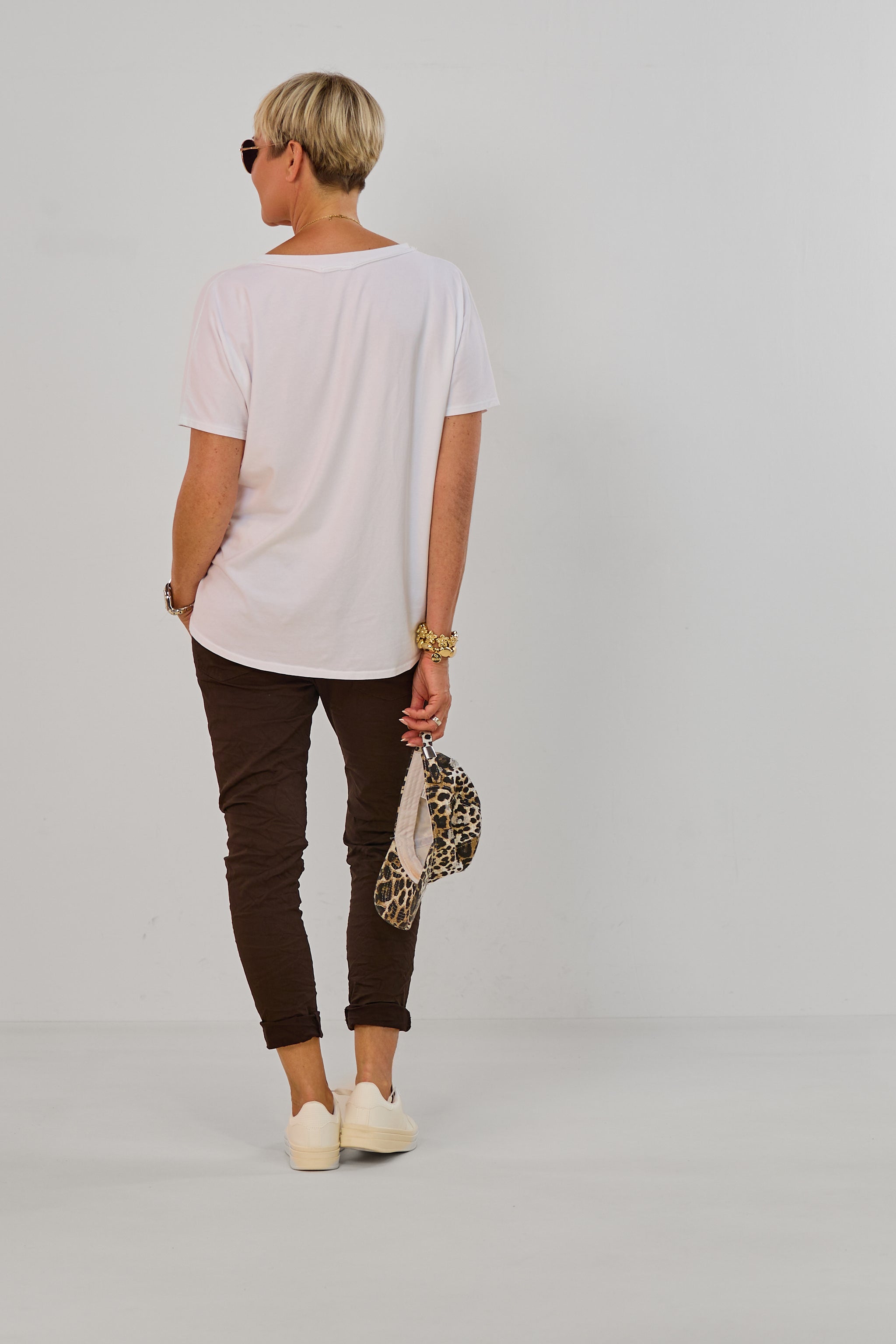 T-Shirt mit Strass- und Sneakermotiv, weiß