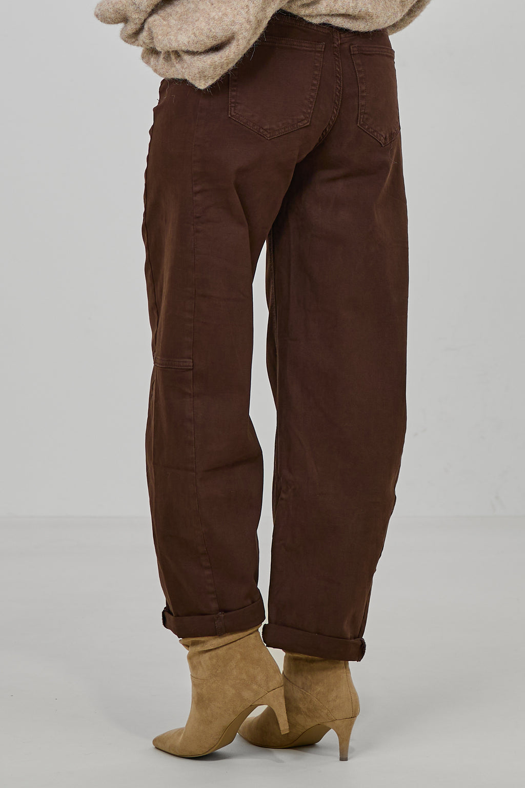 Jeans im leichten Balloon-Style, schokobraun