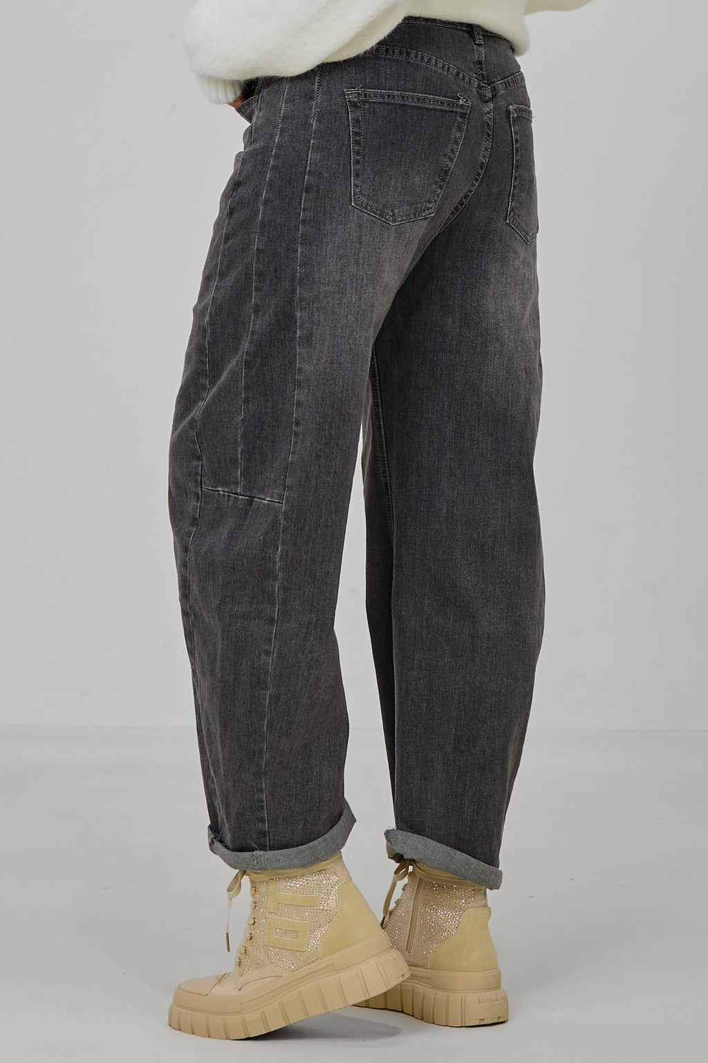 Jeans im leichten Balloon-Style, anthrazit