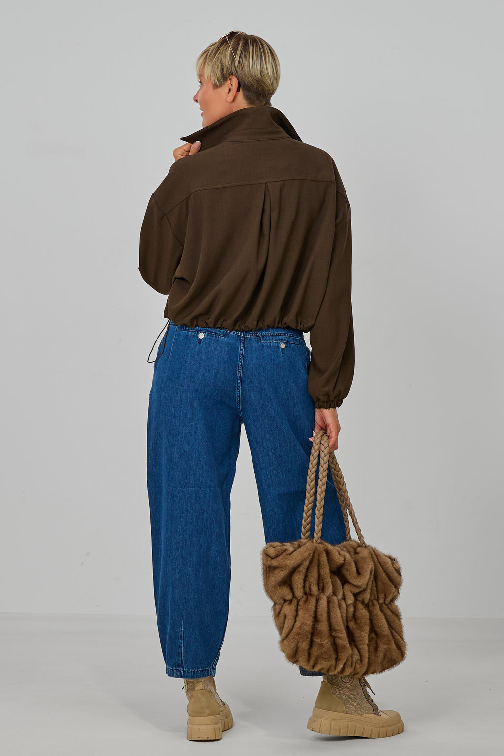 Kurze Bluse mit elastischen Bündchen, schokobraun