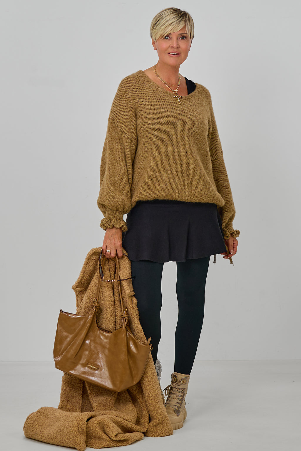 Strickpulli mit gerüschten Bündchen an den Ärmeln, camel meliert