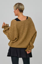 Strickpulli mit gerüschten Bündchen an den Ärmeln, camel meliert