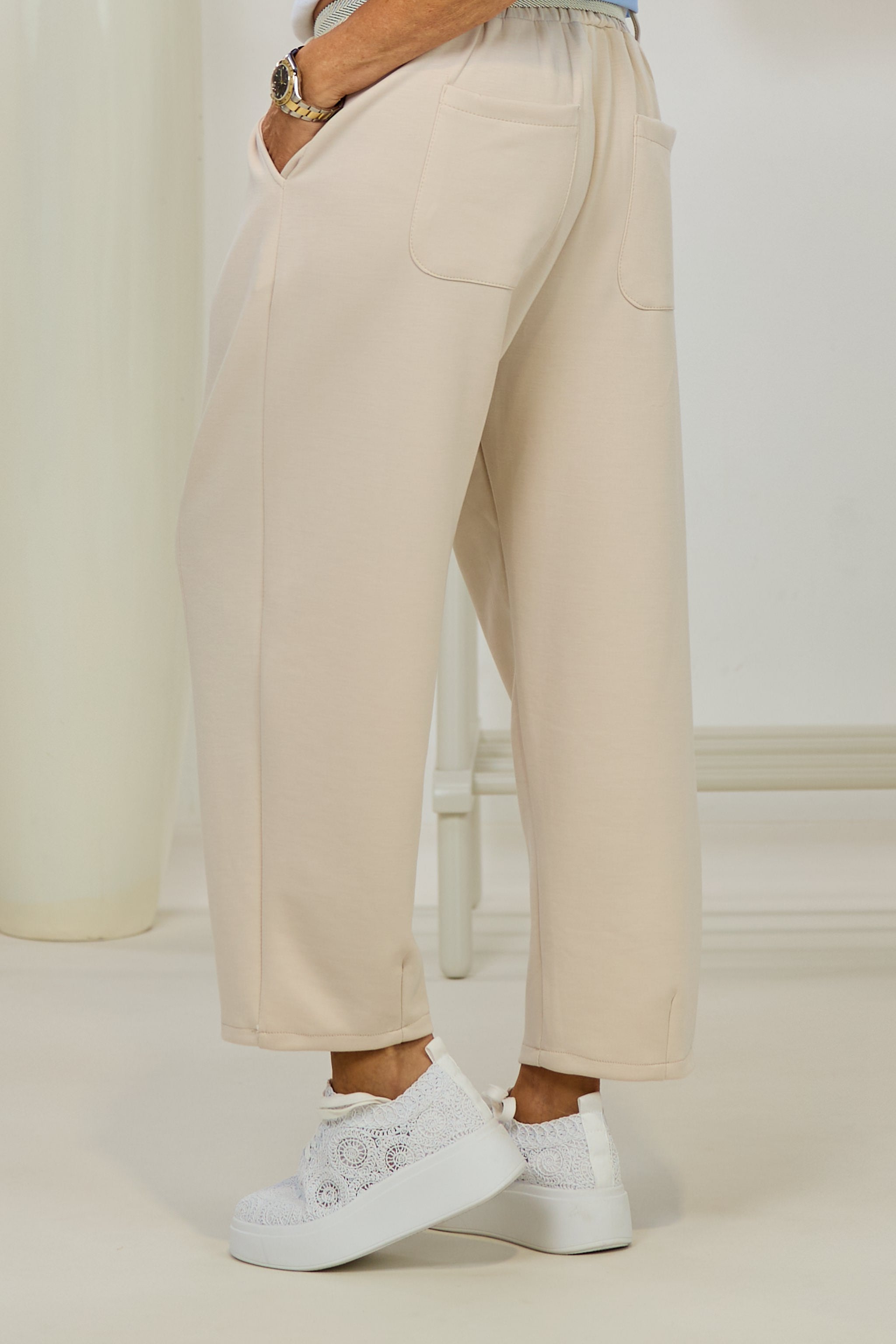 Weiche Hose mit Gürtel, beige
