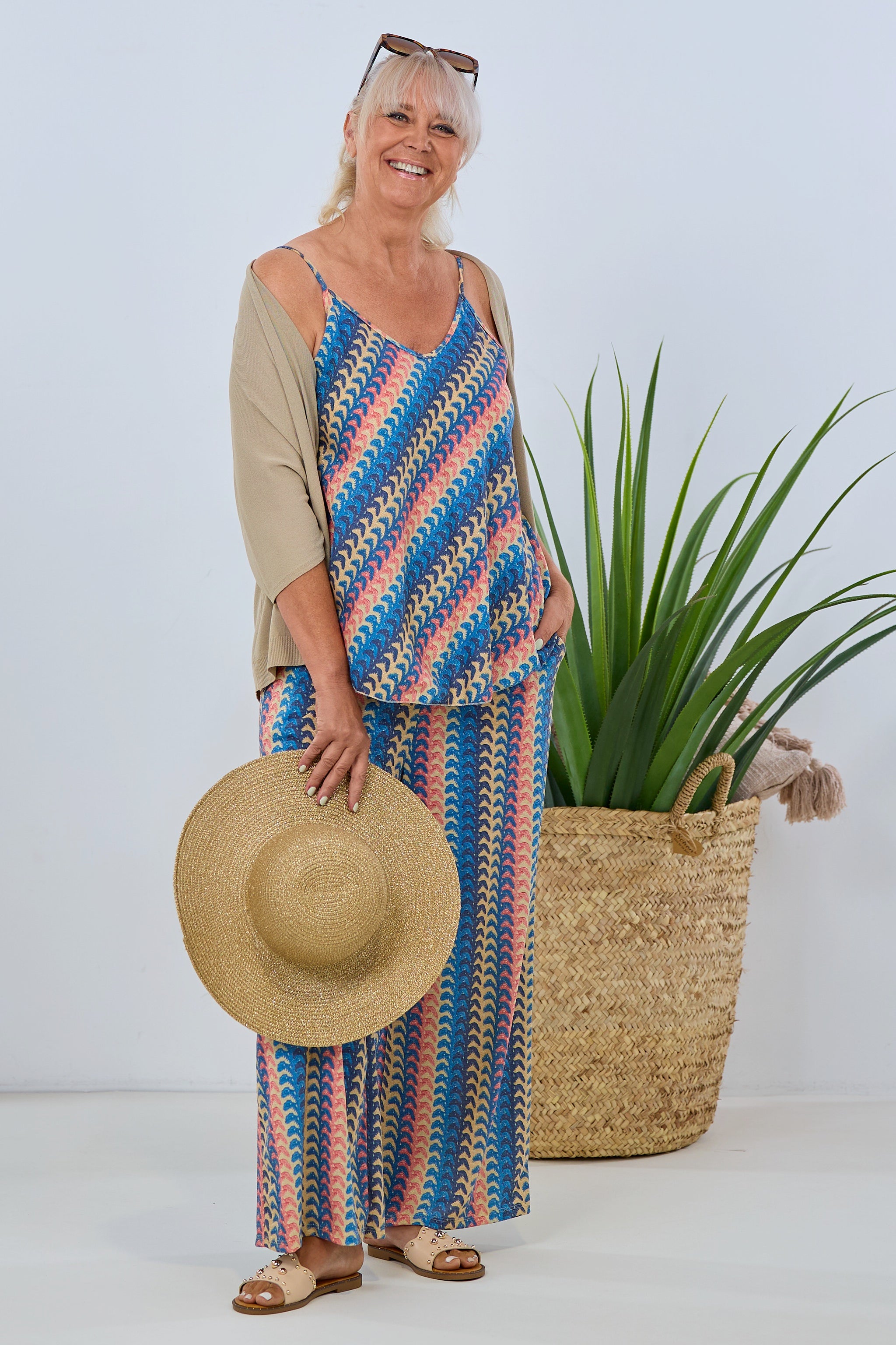 ausgestelltes Top mit Retromuster, blau-bunt-gold