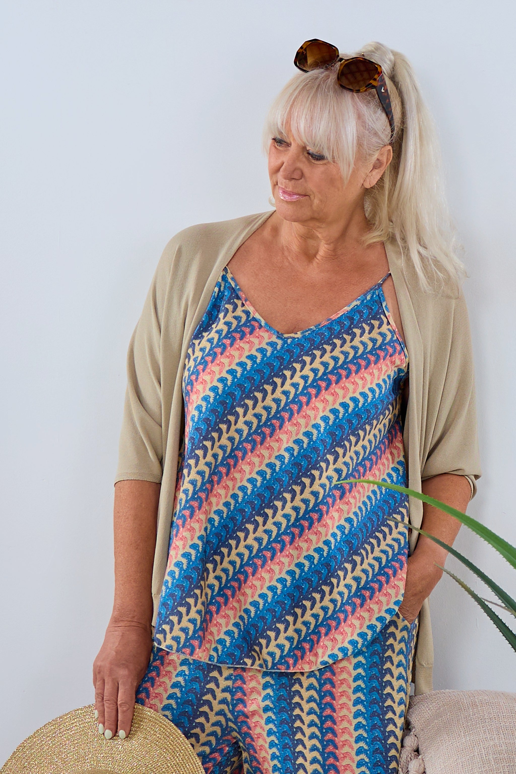 ausgestelltes Top mit Retromuster, blau-bunt-gold