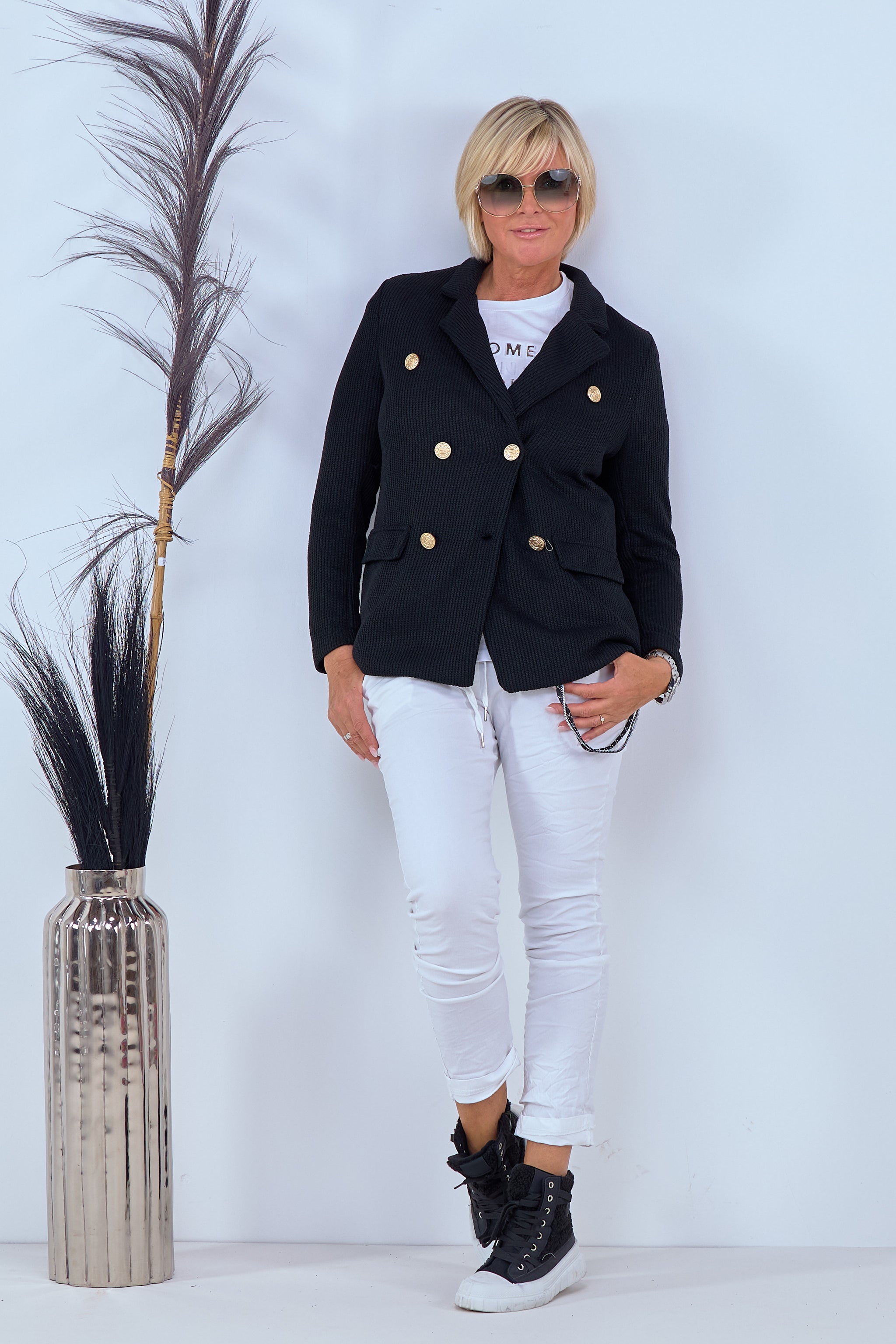 Zweireihiger Blazer mit goldenen Knöpfen in schwarz von Trends & Lifestyle Deutschland GmbH