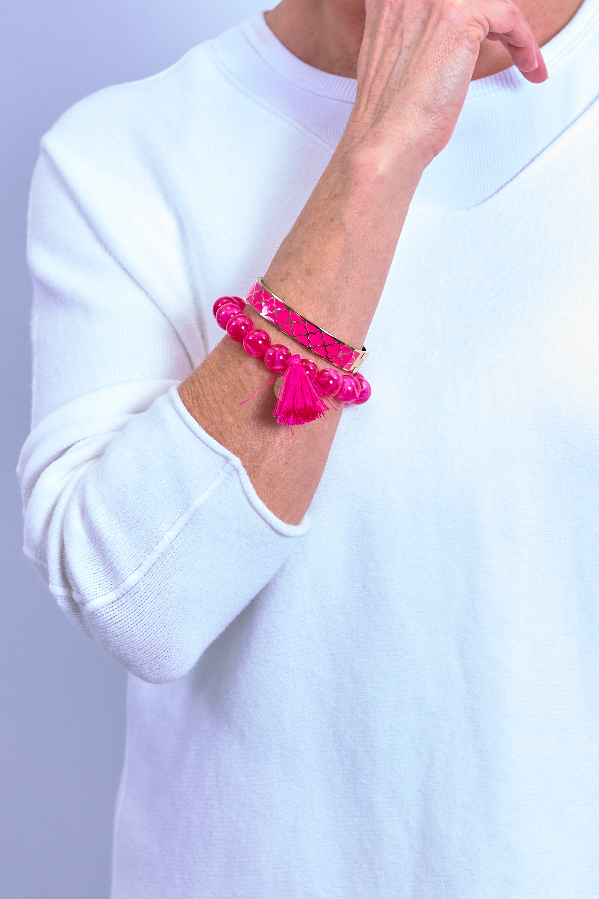 Pearl bracelet with tassel, pink-marbled